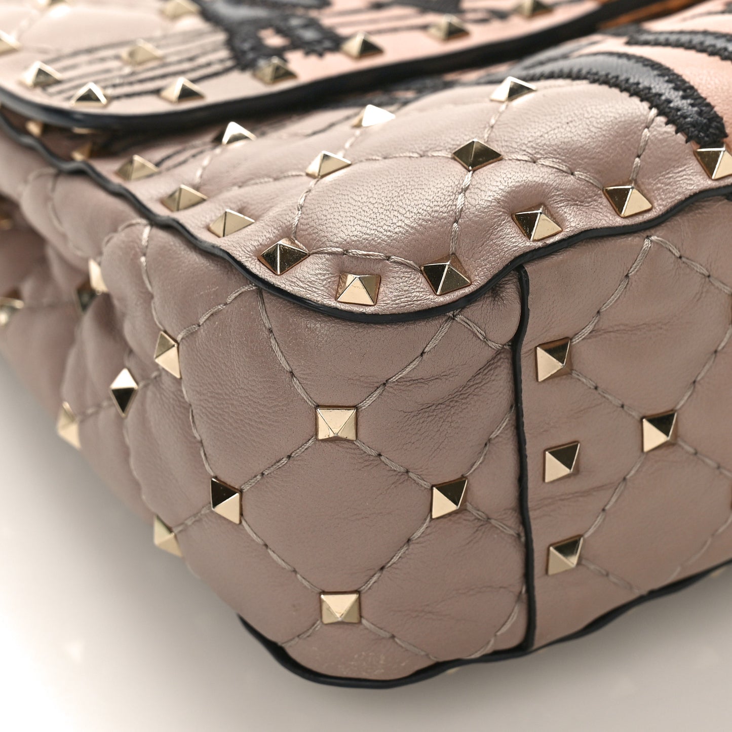 Nappa Crystal Tiger Medium Rockstud Spike Shoulder Bag Poudre
