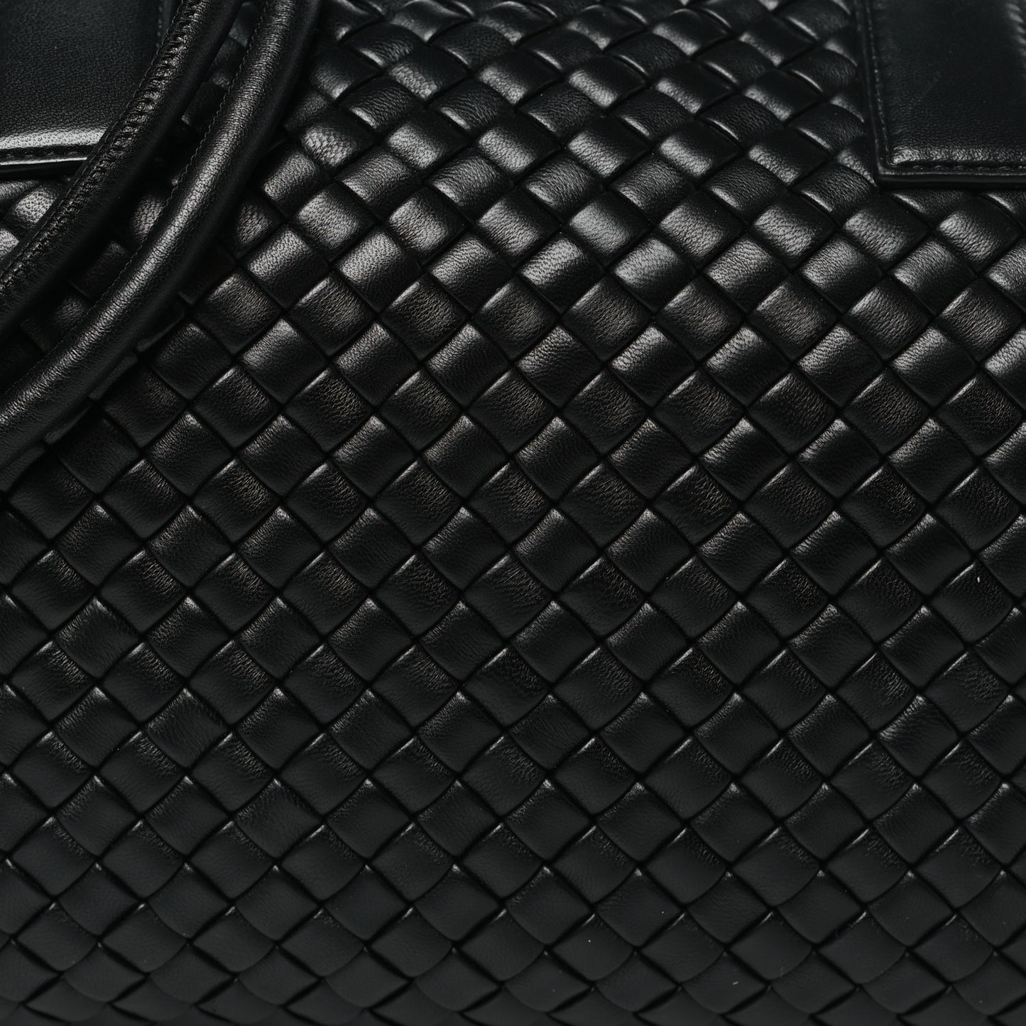 Nappa Intrecciato Medium Bauletto Black