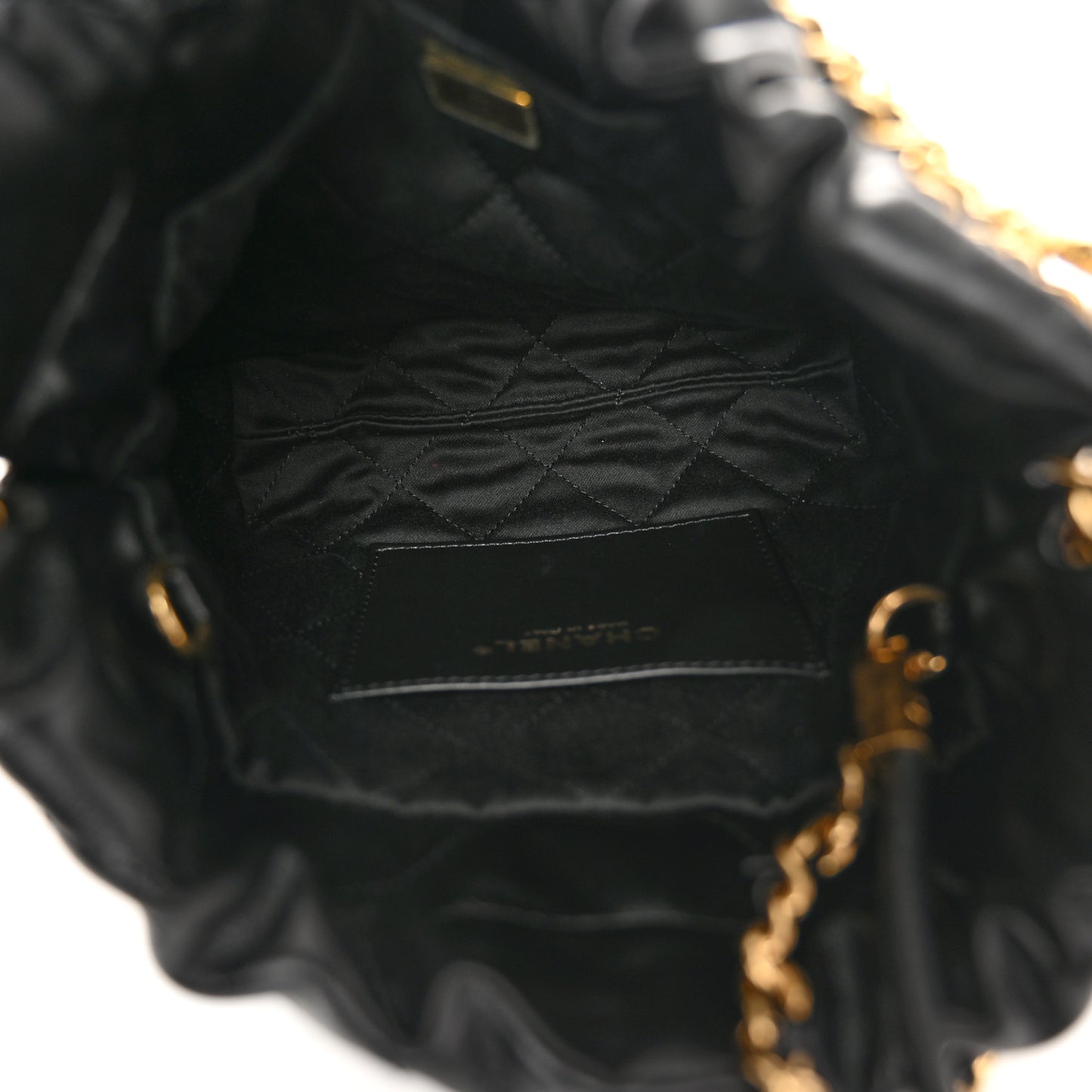 Shiny Calfskin Quilted Pearl CC Chain Mini Chanel 22 Black