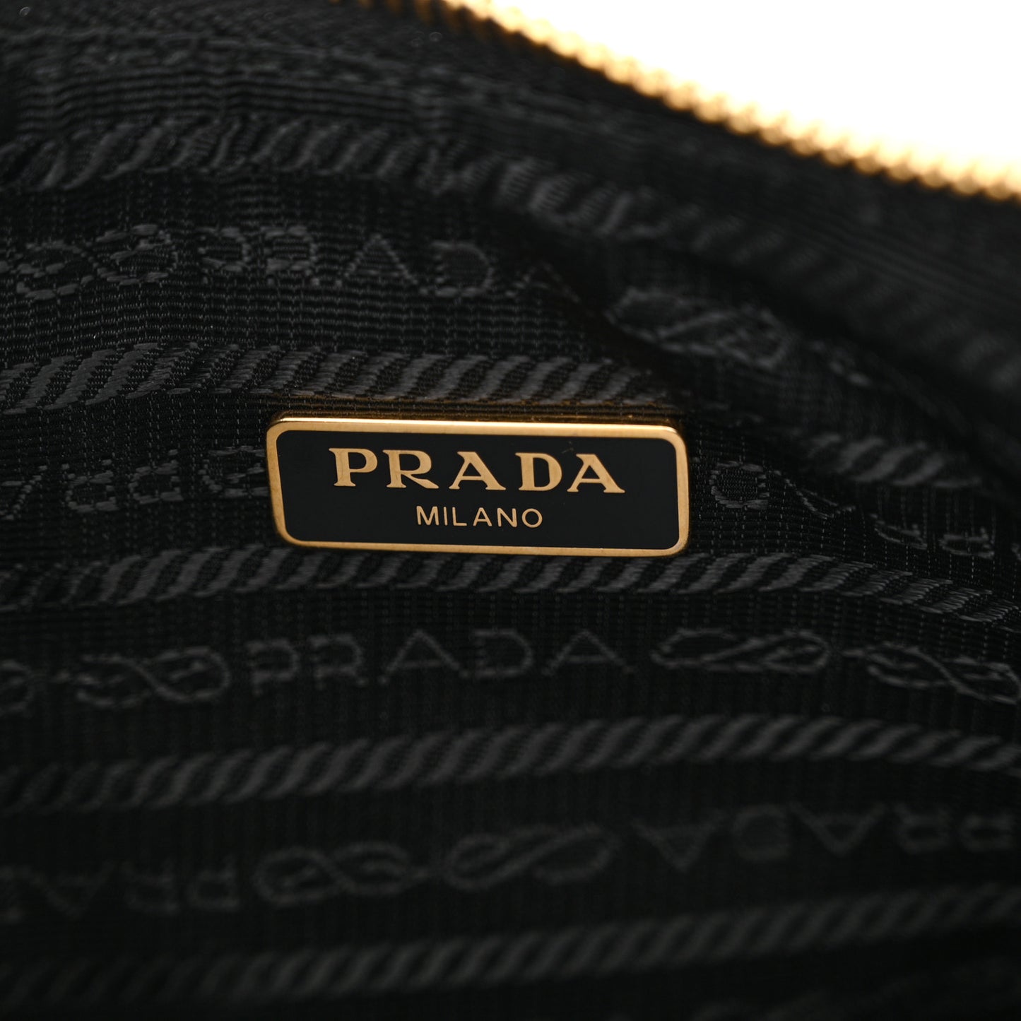 Saffiano Lux Re-Edition 2005 Shoulder Bag Black