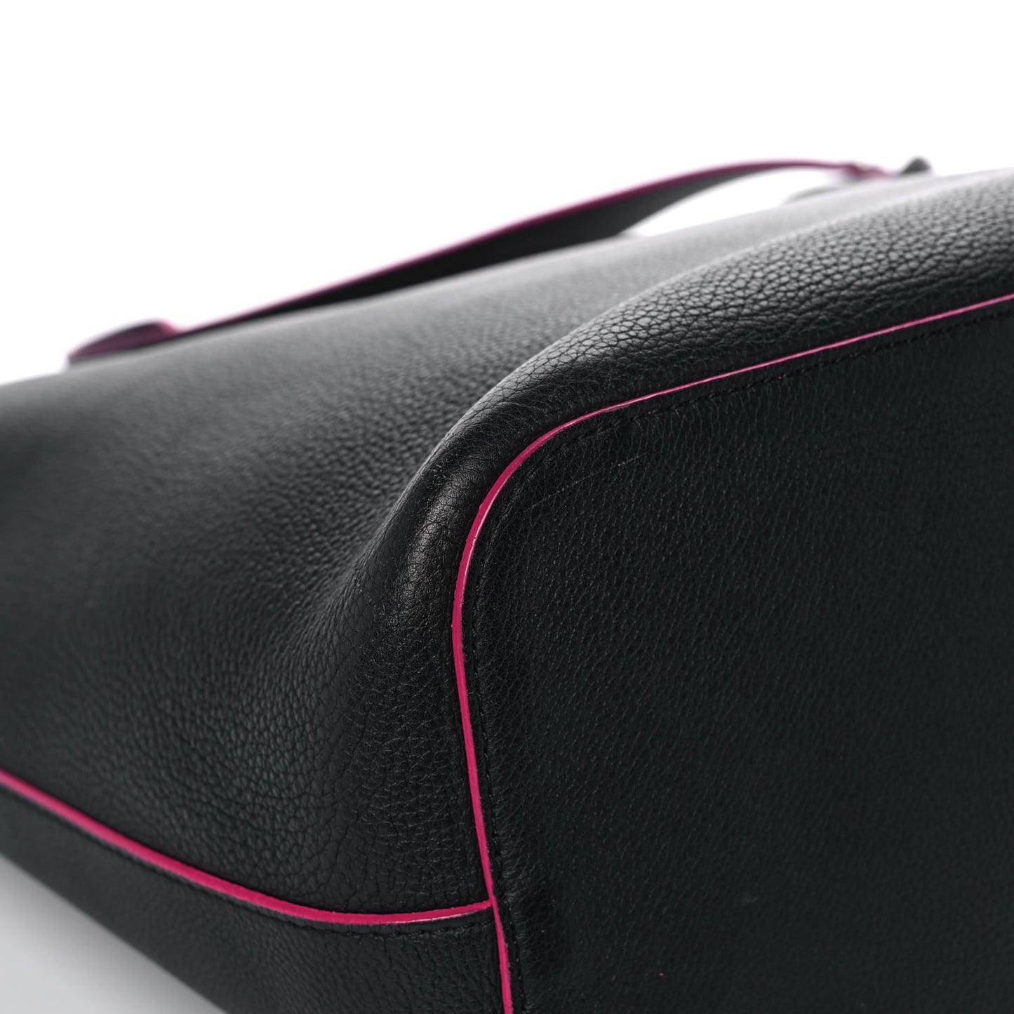 Calfskin Lockme Bucket Black
