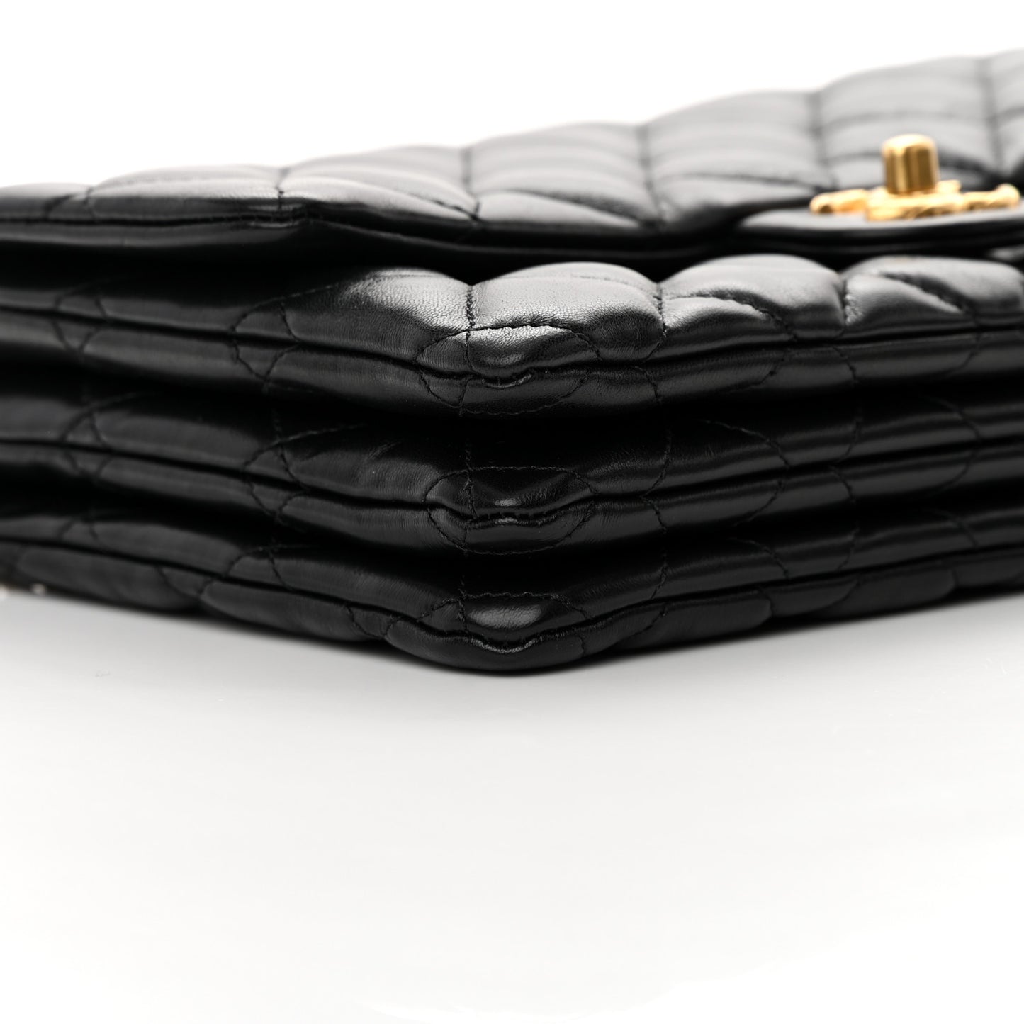 Lambskin Quilted Medium Pillow Crush Flap Black