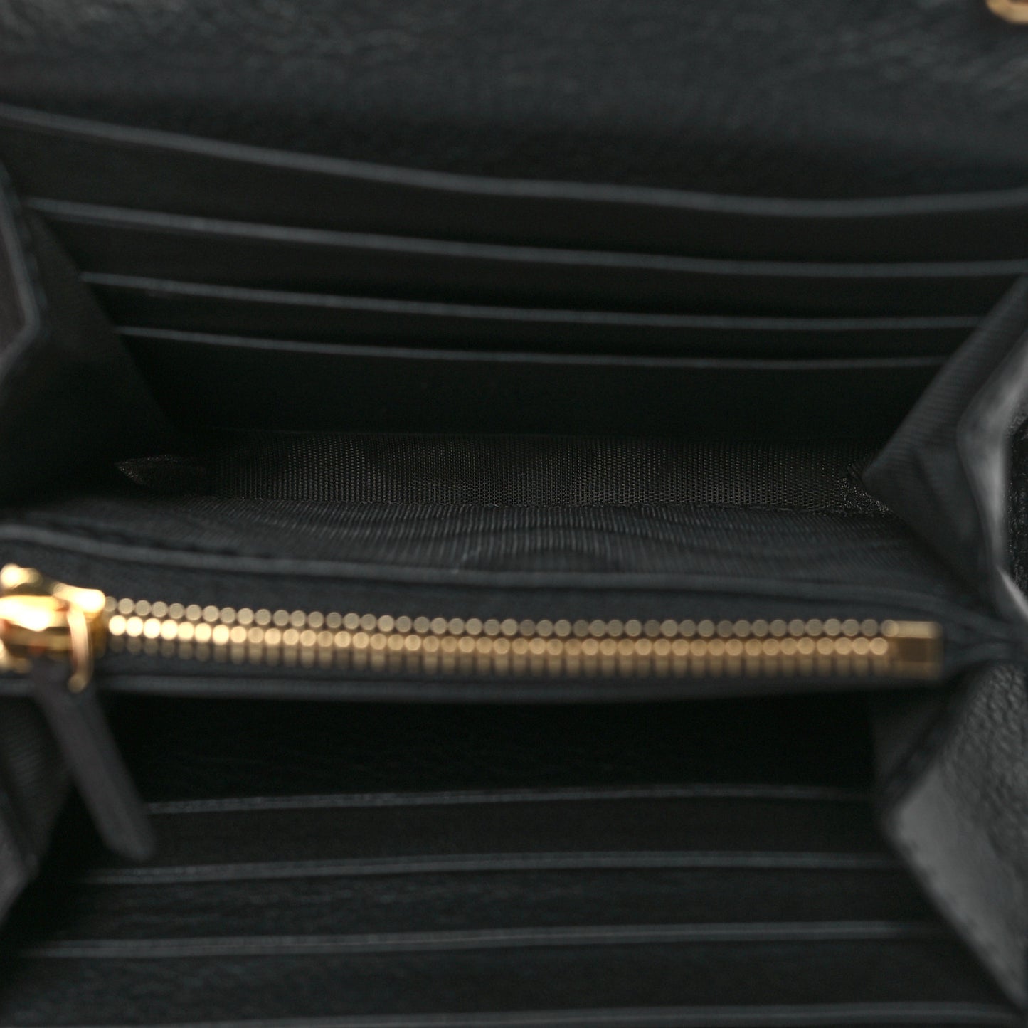 Roxy Calfskin Medium Blondie Chain Wallet Black