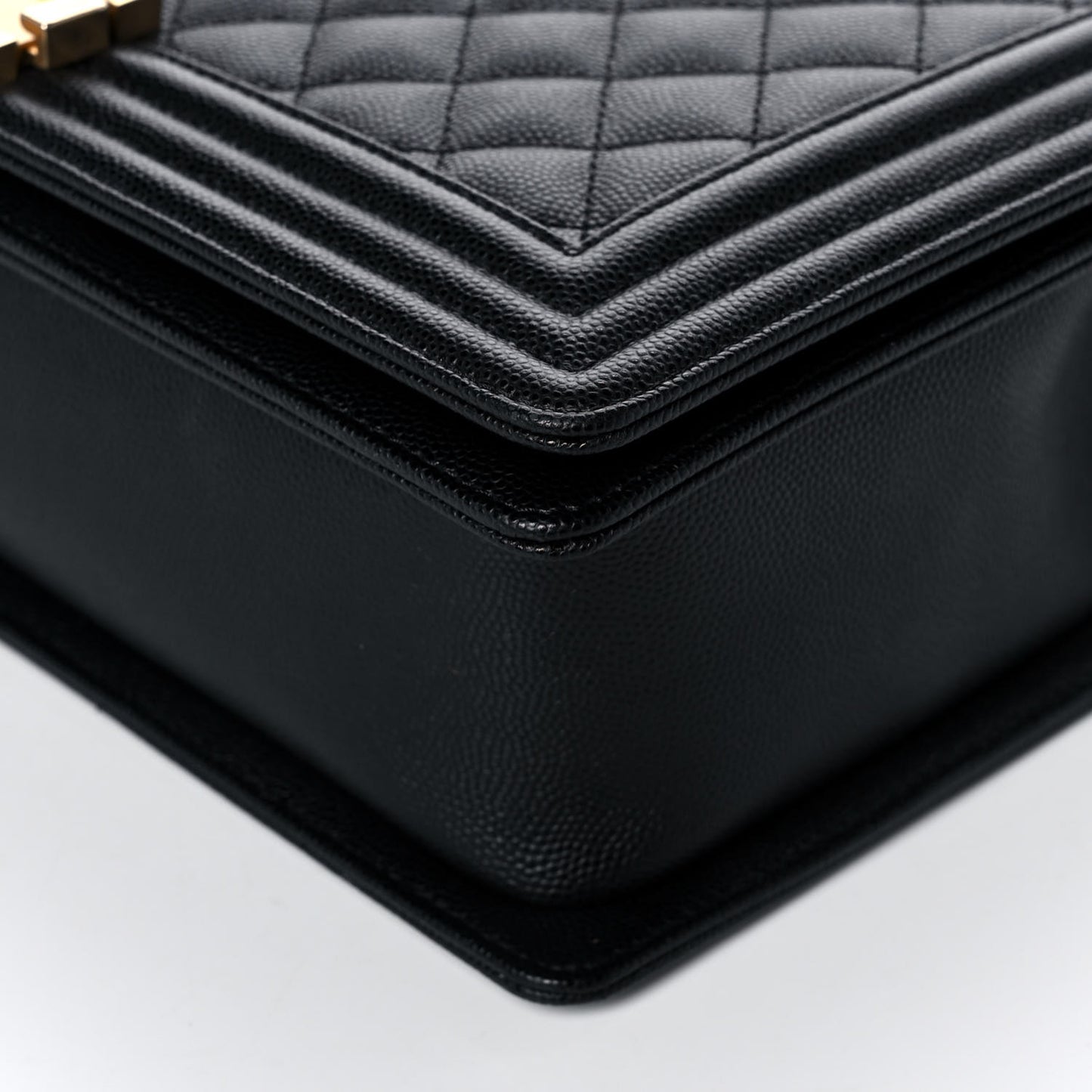 Caviar Quilted New Medium Boy Flap Black