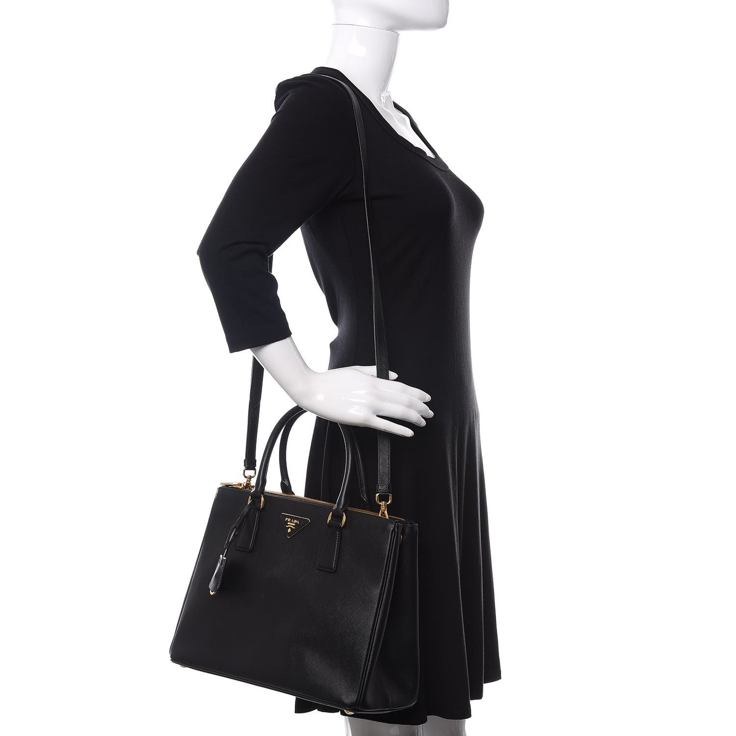 Saffiano Medium Galleria Double Zip Tote Black