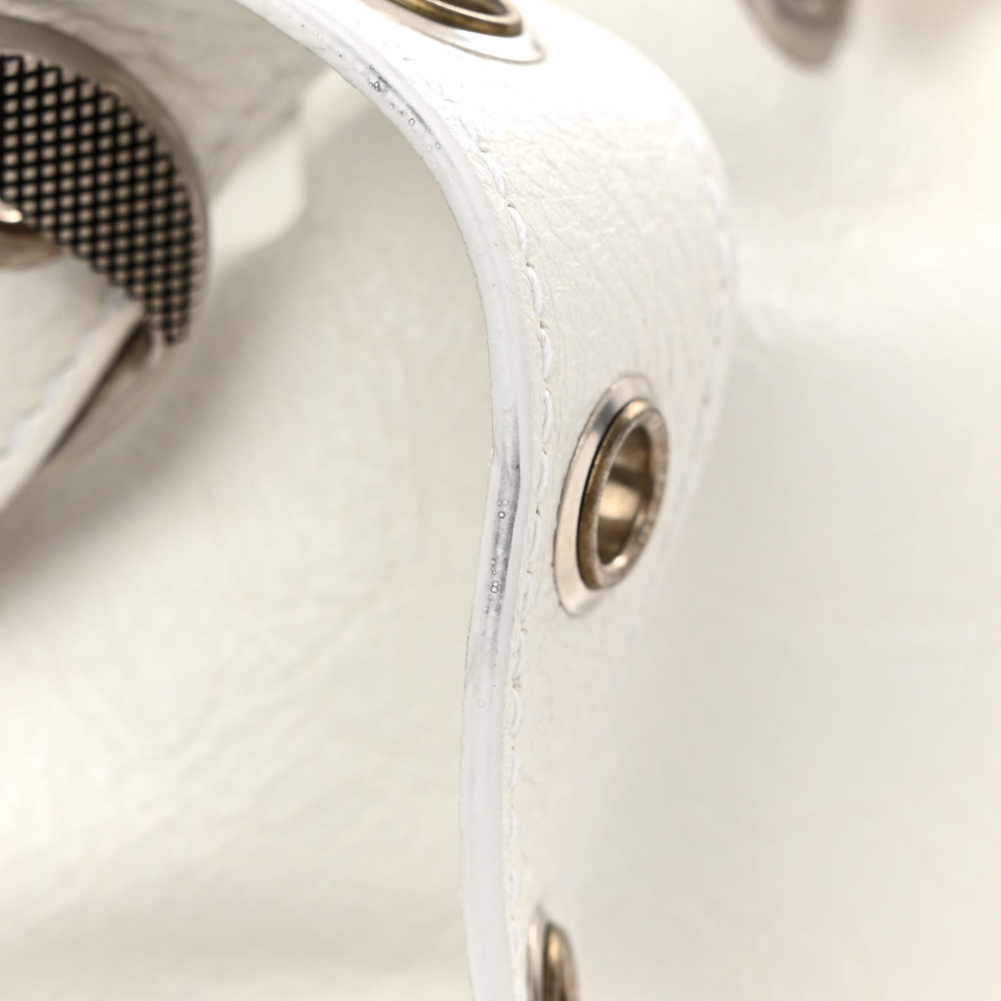 Agneau Arena Le Cagole Bucket Bag XS Optic White