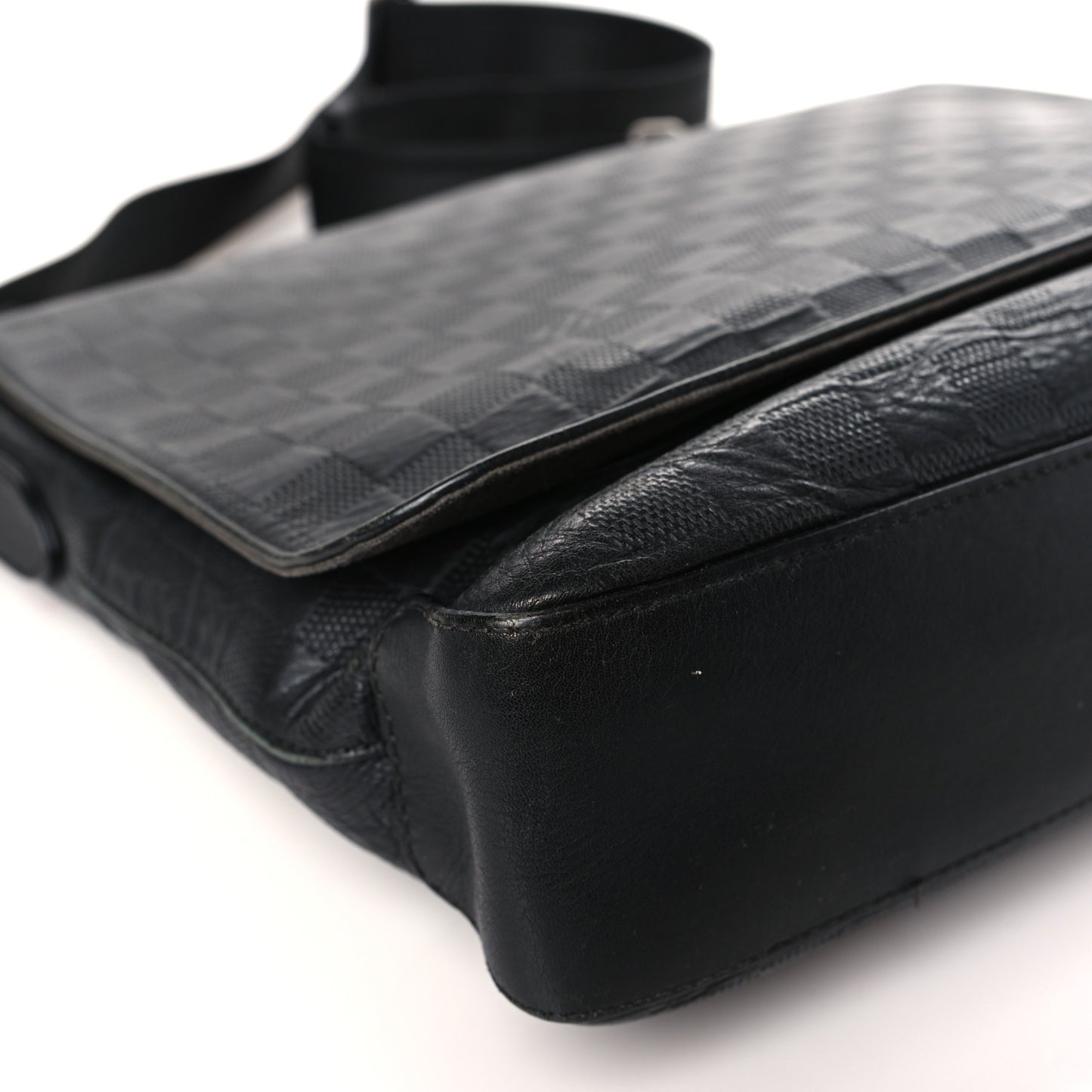 Damier Infini District MM Onyx