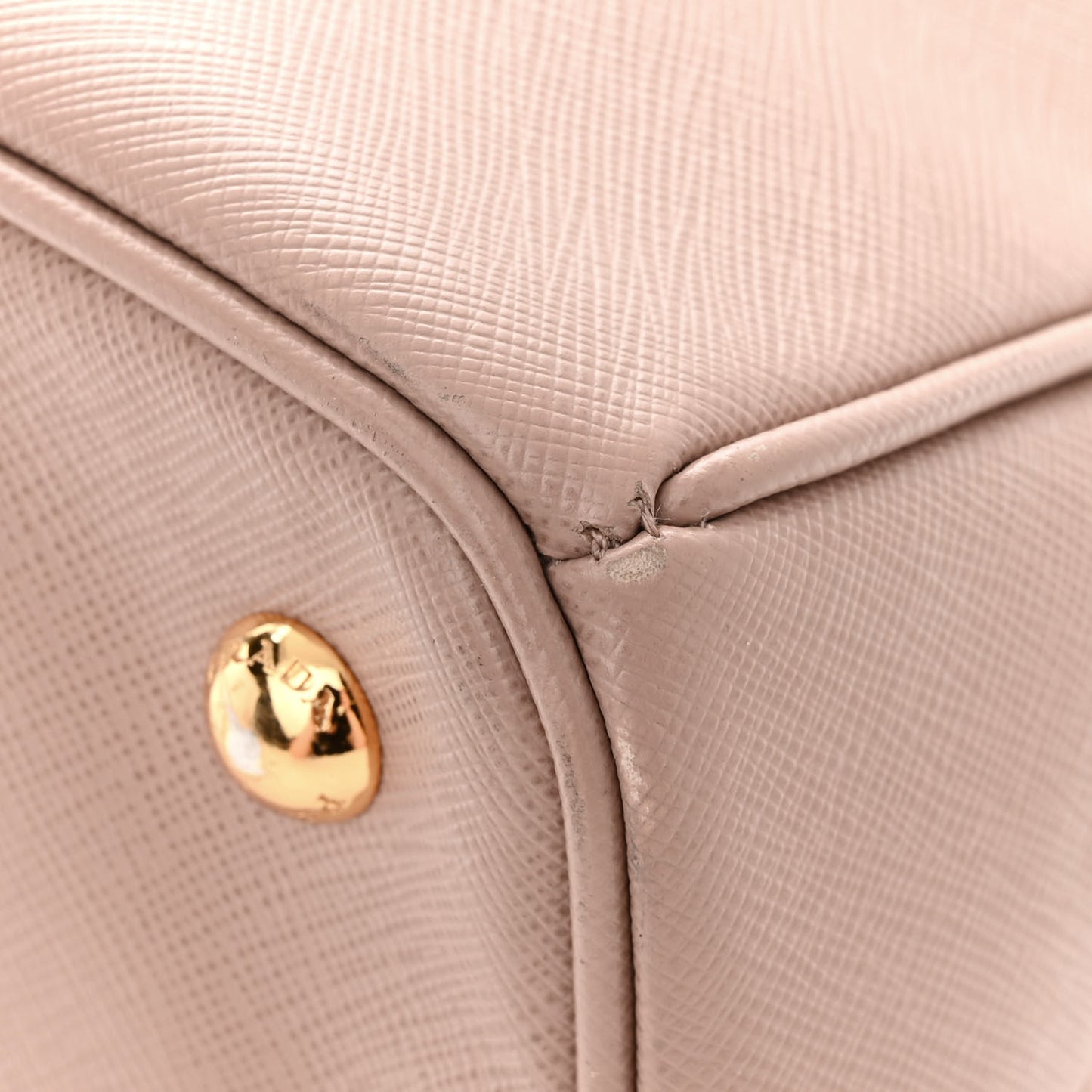 Saffiano Lux Medium Tote Cammeo