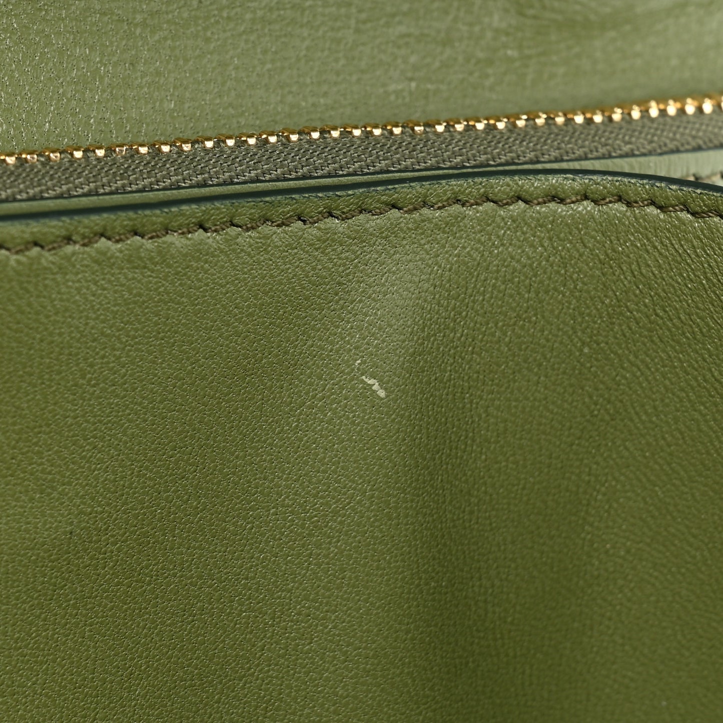 Box Calfskin Classic Box Medium Flap Bag Army Green