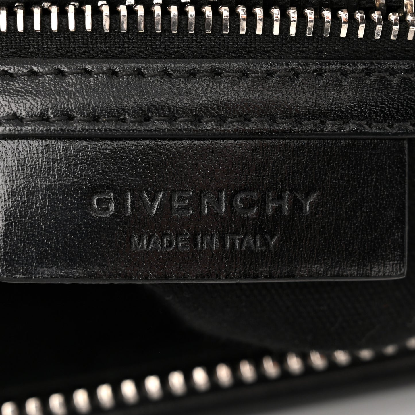 Shiny Lord Calfskin Medium Antigona Black