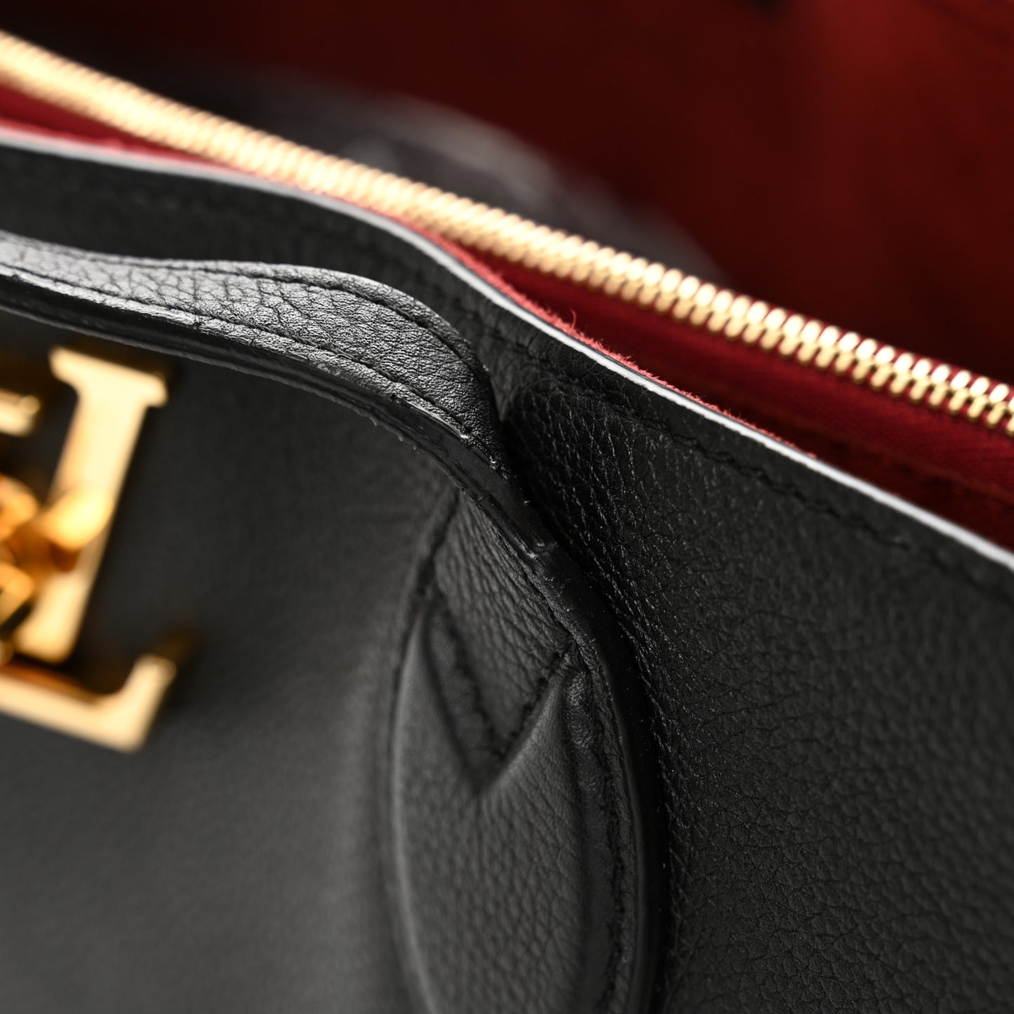 Grained Calfskin Lockme Shopper Black