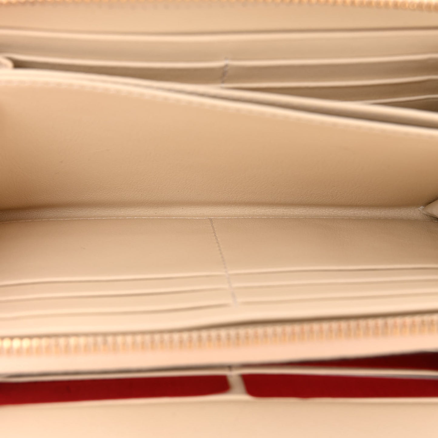 Vitello Rockstud Carry Secrets Continental Wallet On Chain Light Ivory