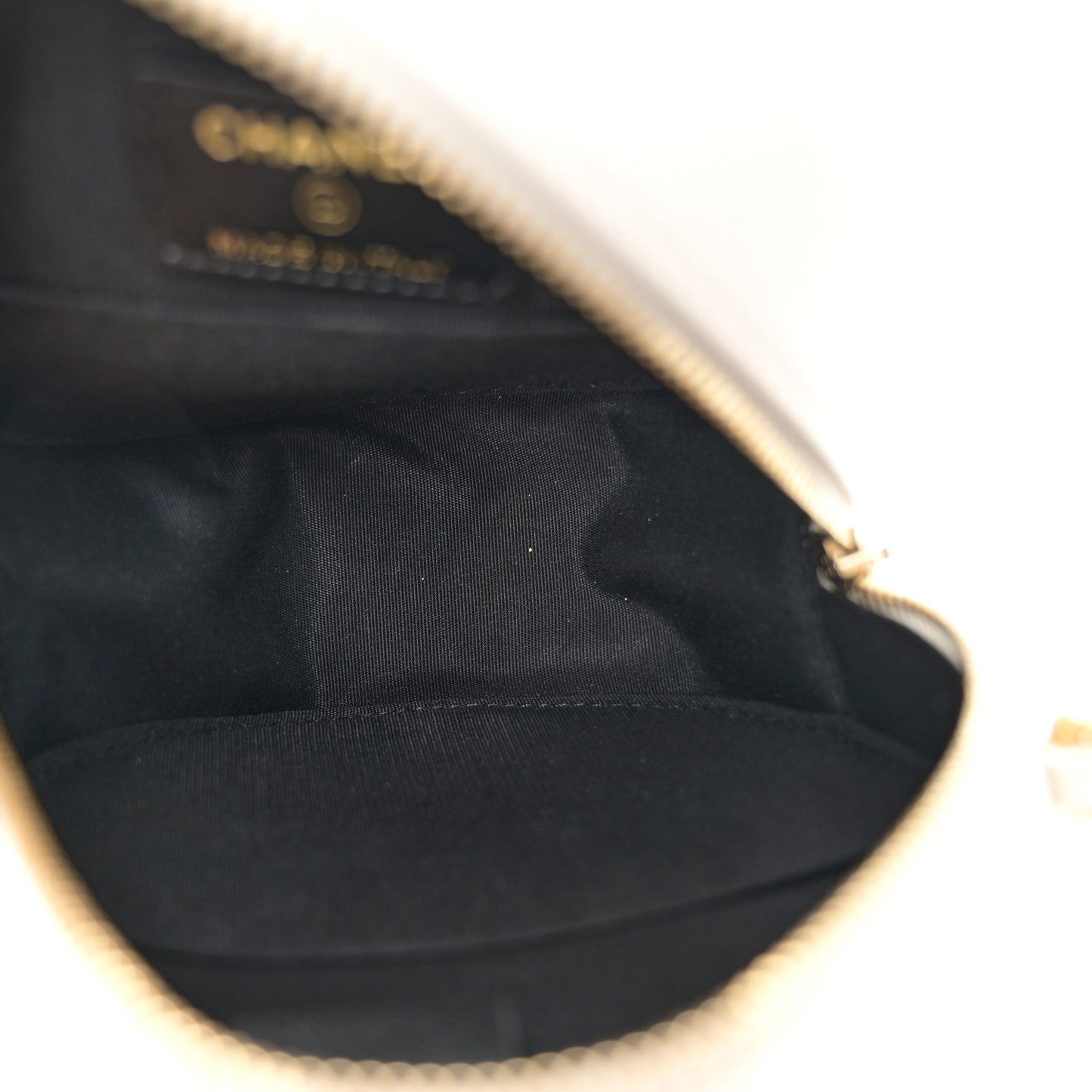 Calfskin Quilted Pearl Round Clutch With Chain White