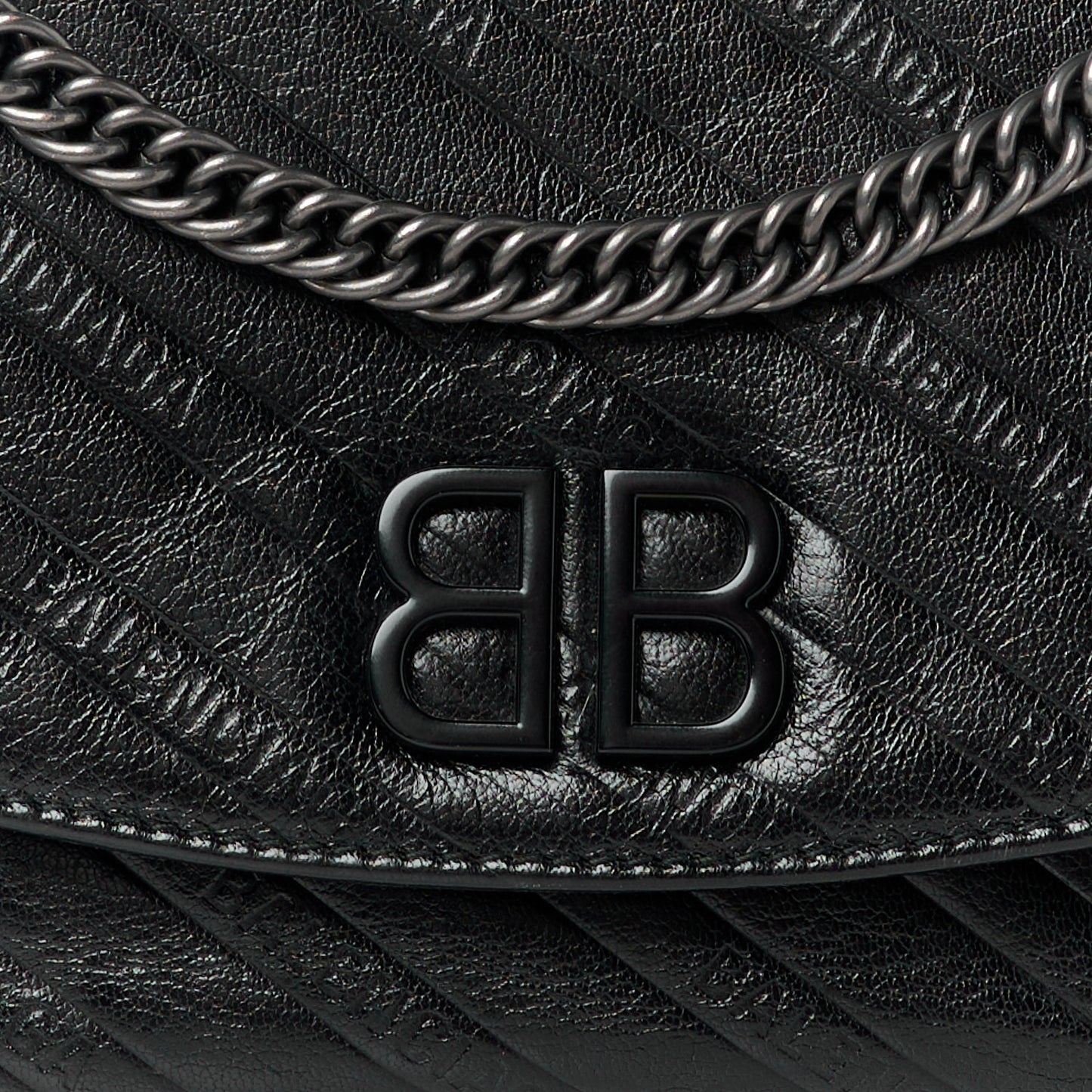 Shiny Goatksin Logo Embossed Monochrome M BB Round Shoulder Bag Black