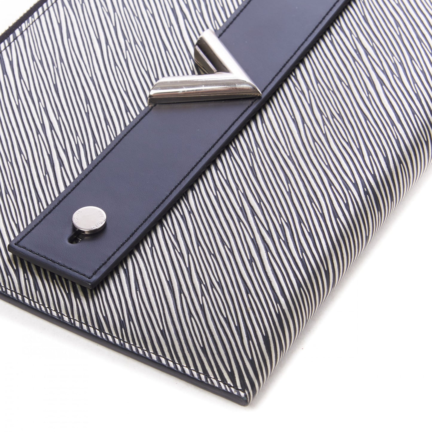 Epi Essential V Pochette Platine