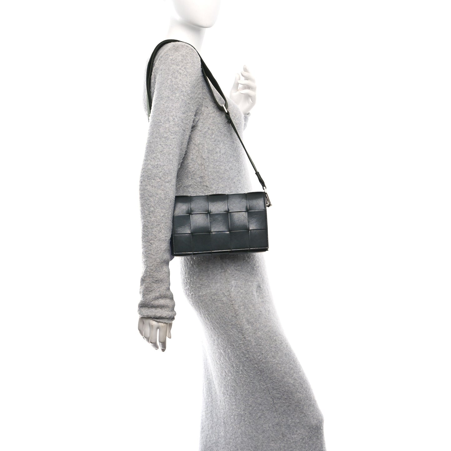 Calfskin Maxi Intreccio Cassette With Strap Bag Dark Green