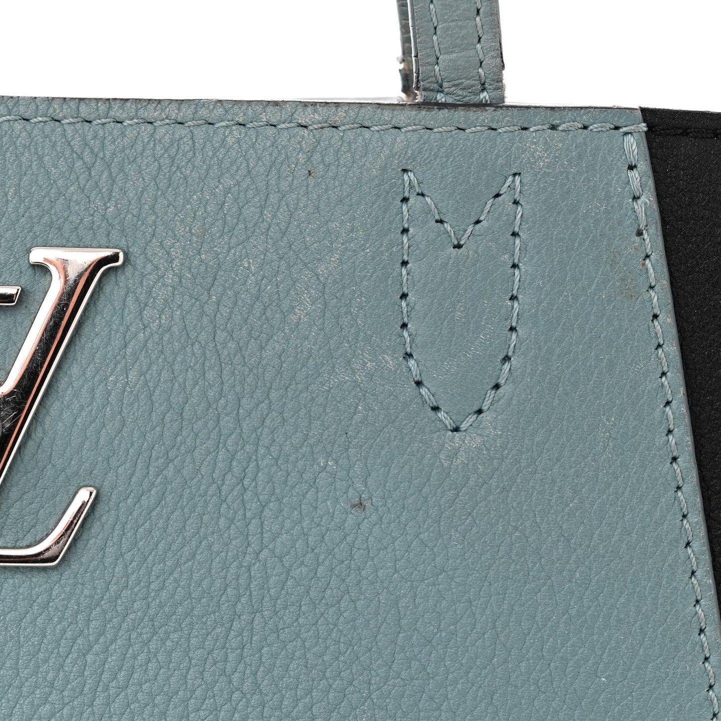 Calfskin Lockme Cabas Sky Black