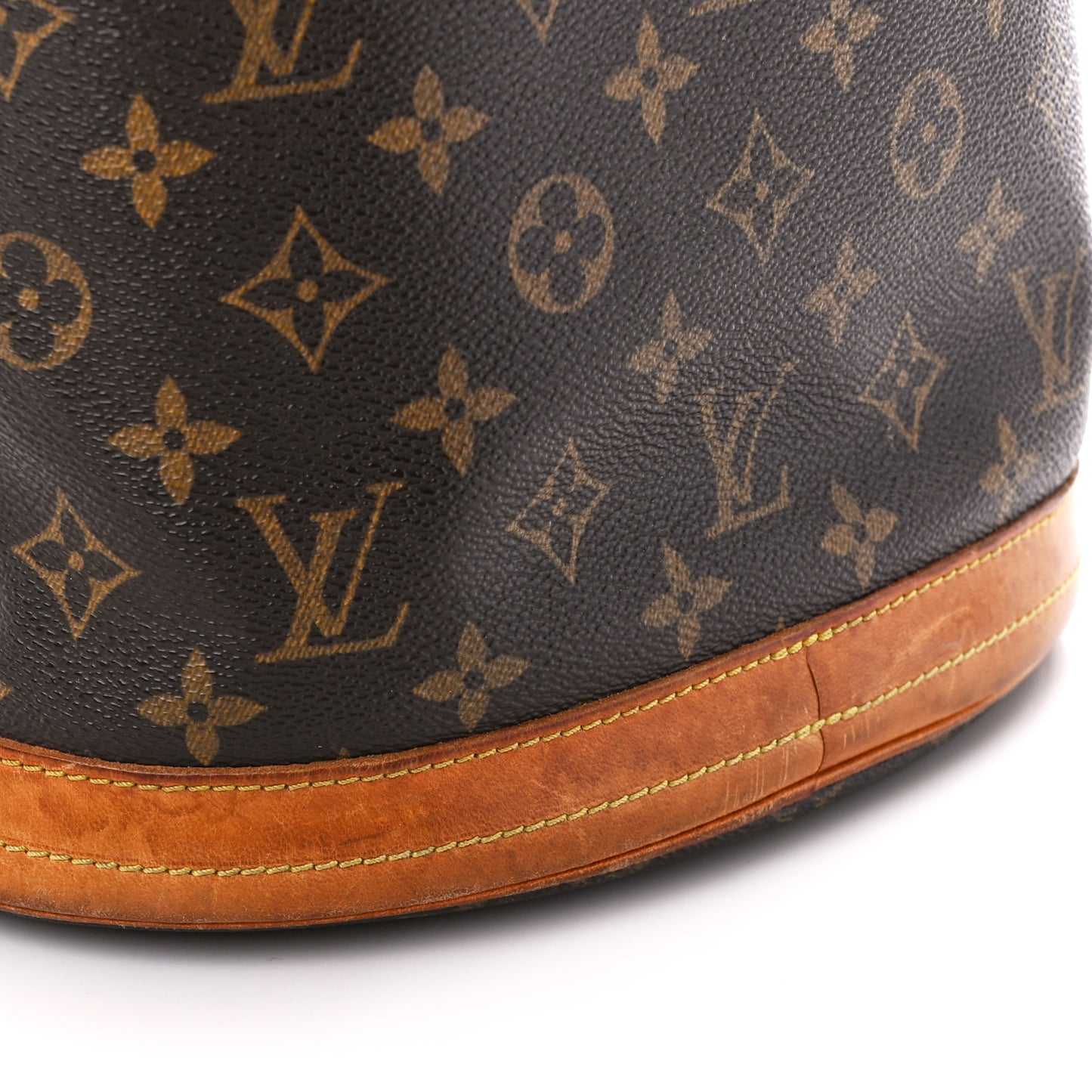 Monogram Petit Bucket 23