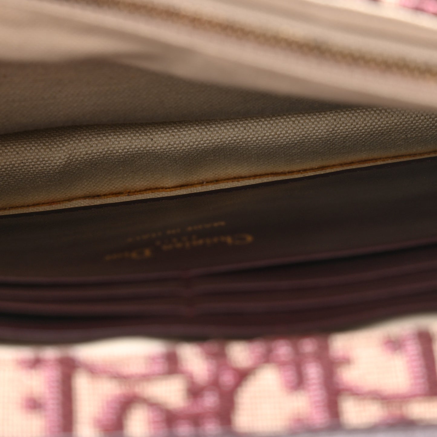 Oblique Saddle Chain Pouch Burgundy