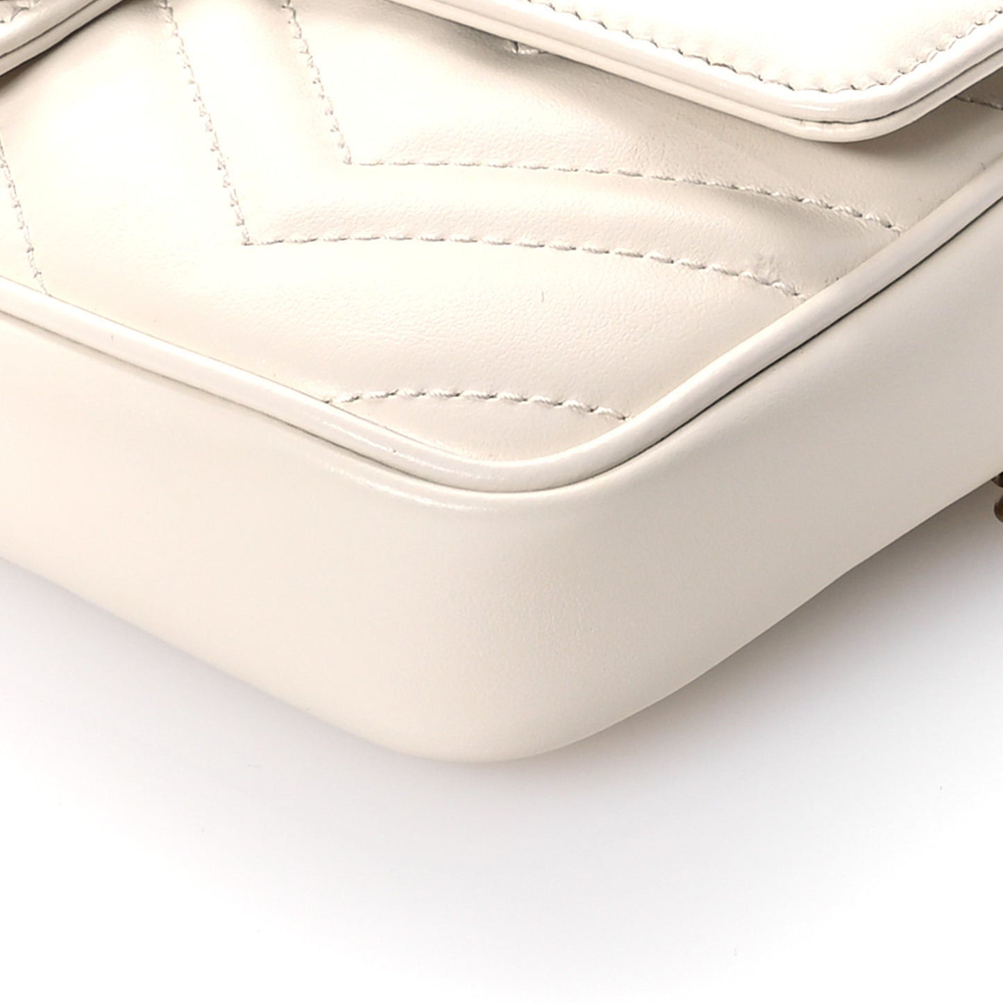 Calfskin Matelasse Mini GG Marmont Shoulder Bag With Card Holder White Black