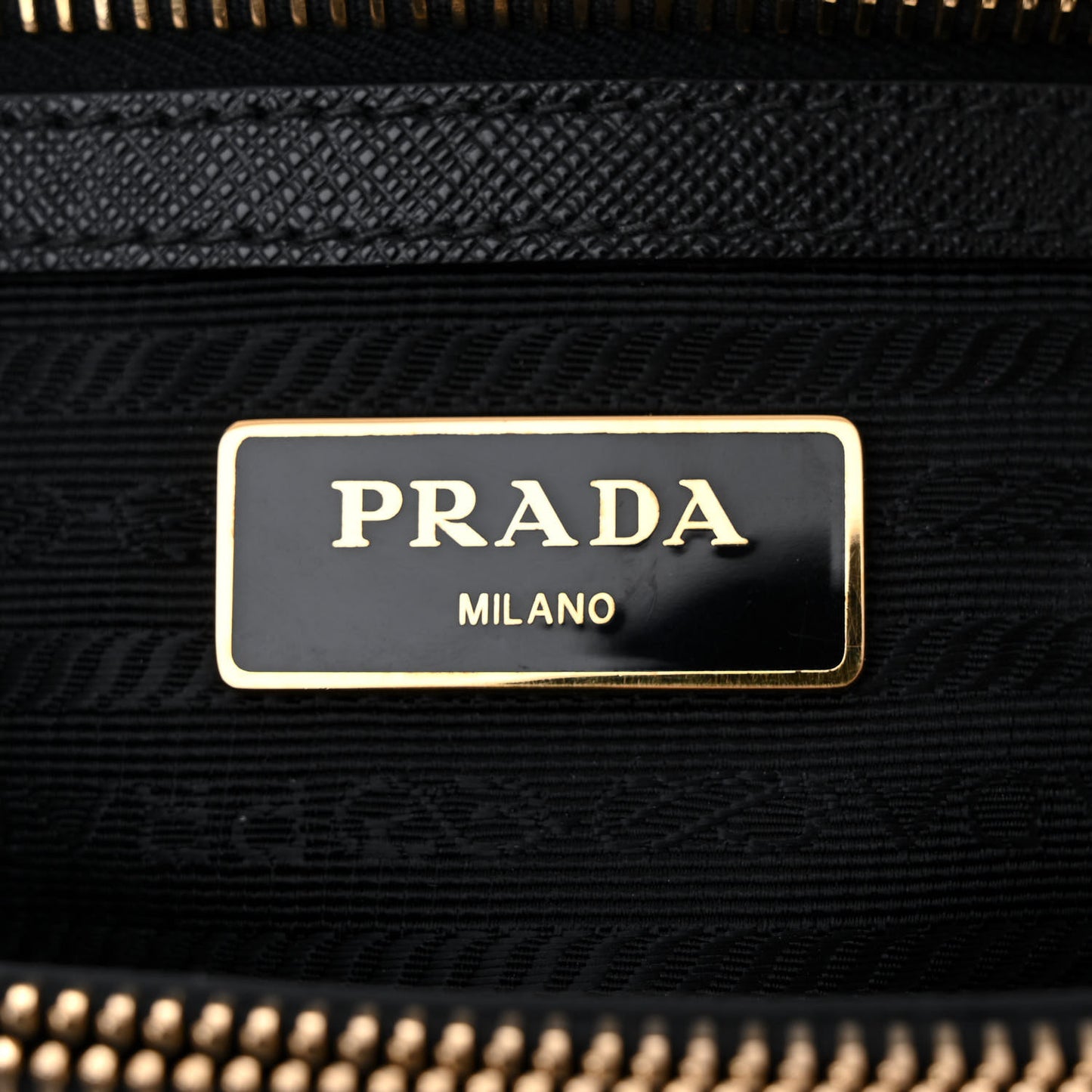 Saffiano Medium Galleria Double Zip Tote Black