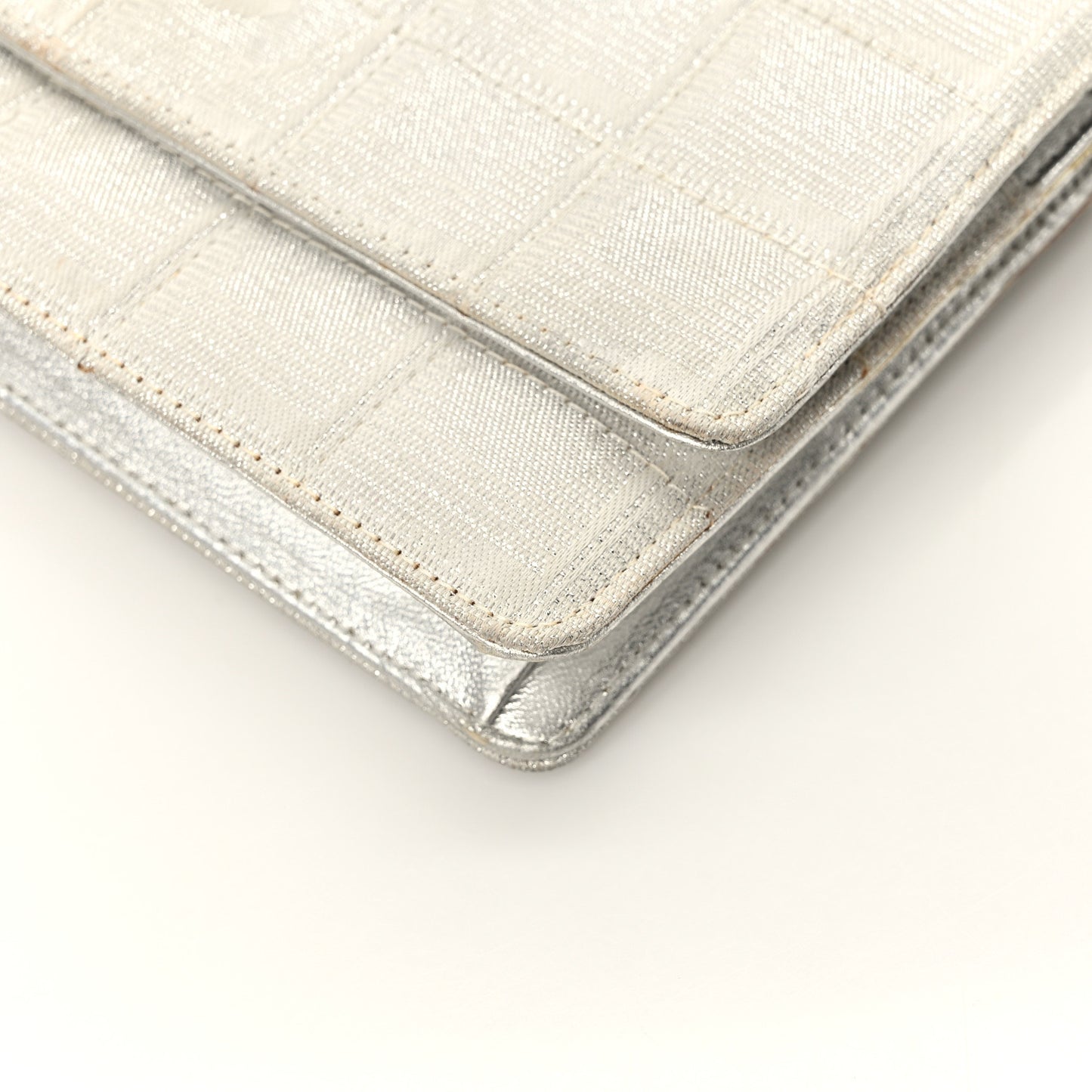 Nylon Travel Wallet On Chain WOC Metallic Silver