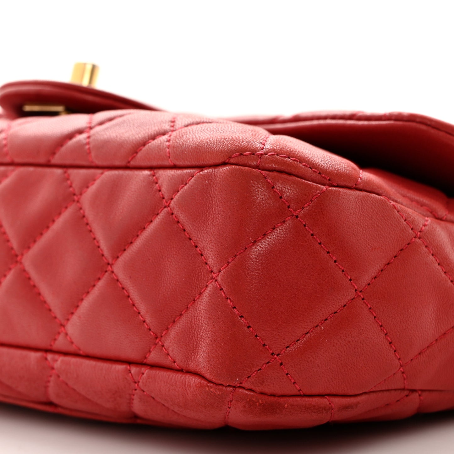 Lambskin Quilted Medium Cruise Charm Single Flap Red
