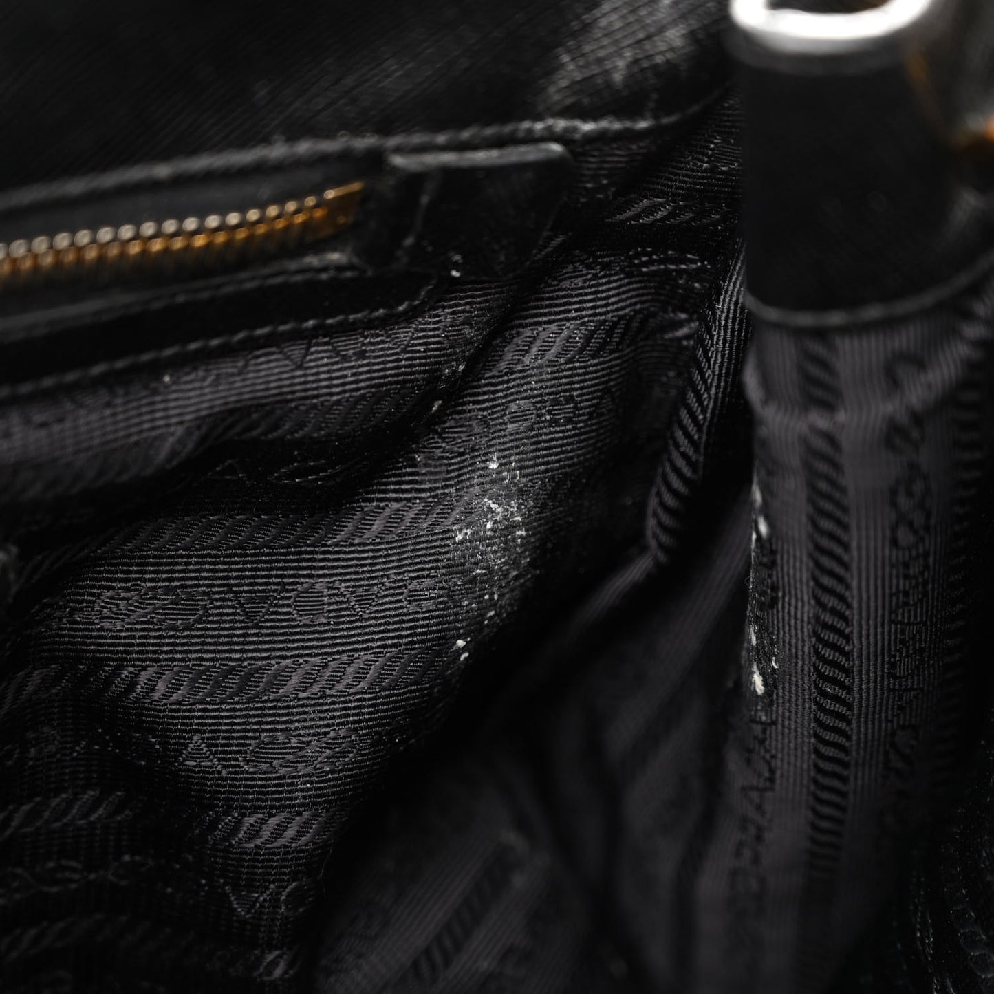 Saffiano Medium Galleria Double Zip Tote Black