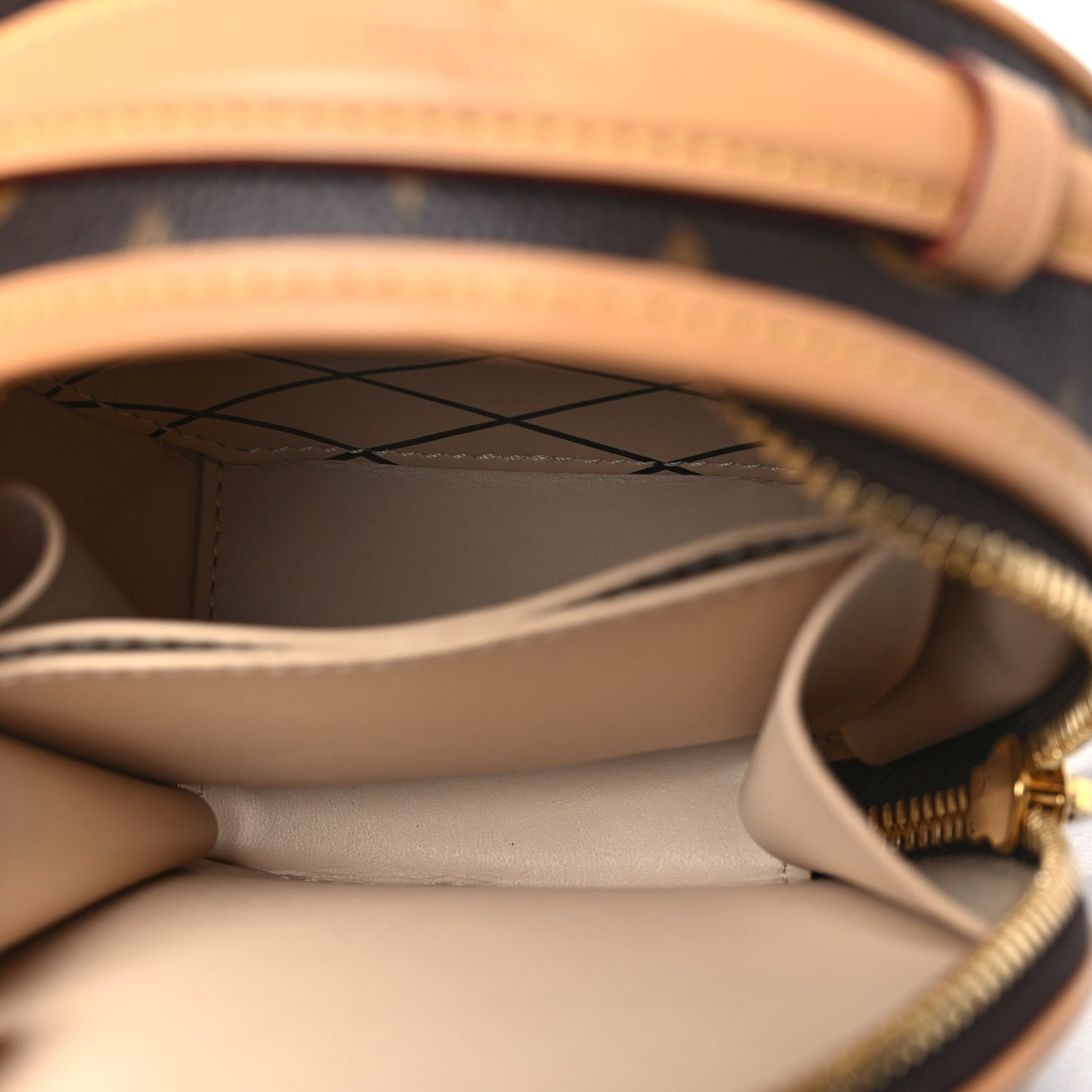 Monogram Mini Boite Chapeau