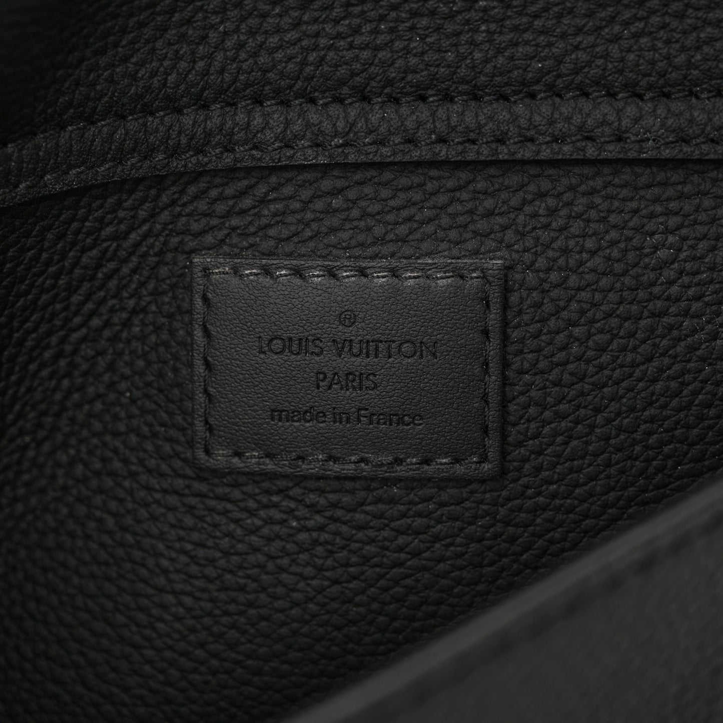 Grained Calfskin Aerogram Takeoff Sling Black