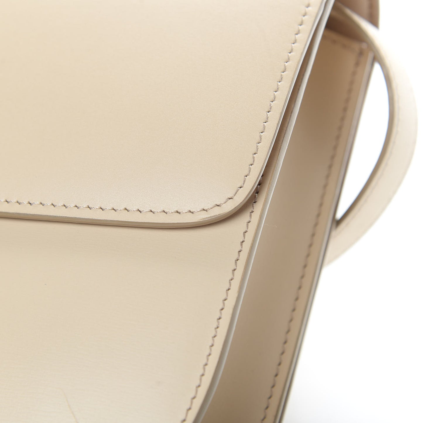 Box Calfskin Medium Classic Box Flap Chalk