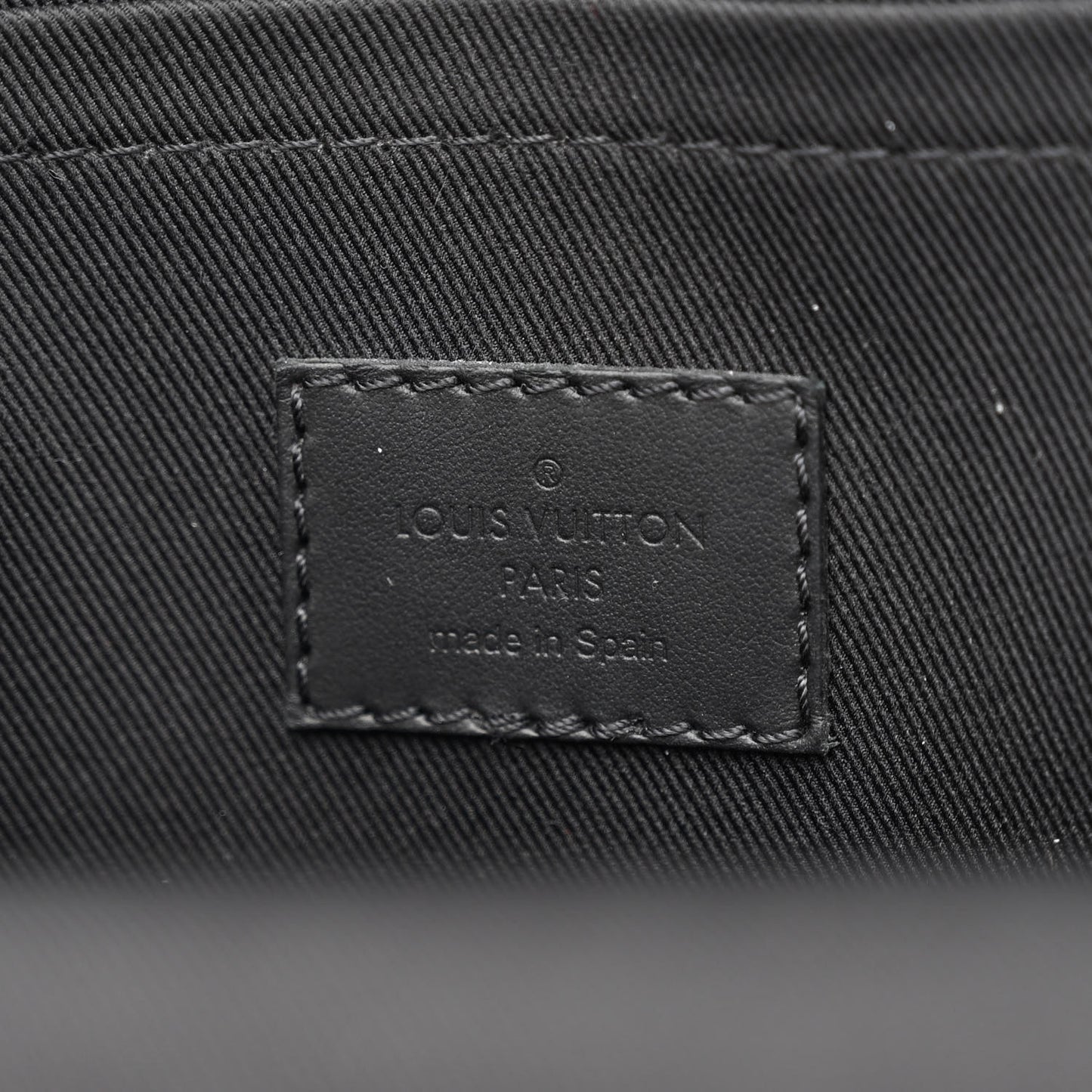 Grained Cowhide Aerogram Pilot Slingbag Black