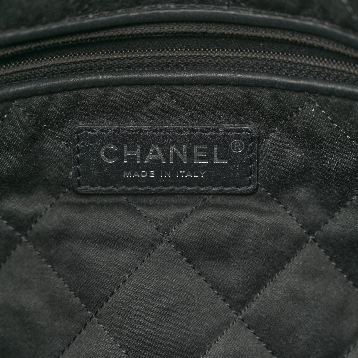 Shiny Calfskin Quilted Small Chanel 22 So Black