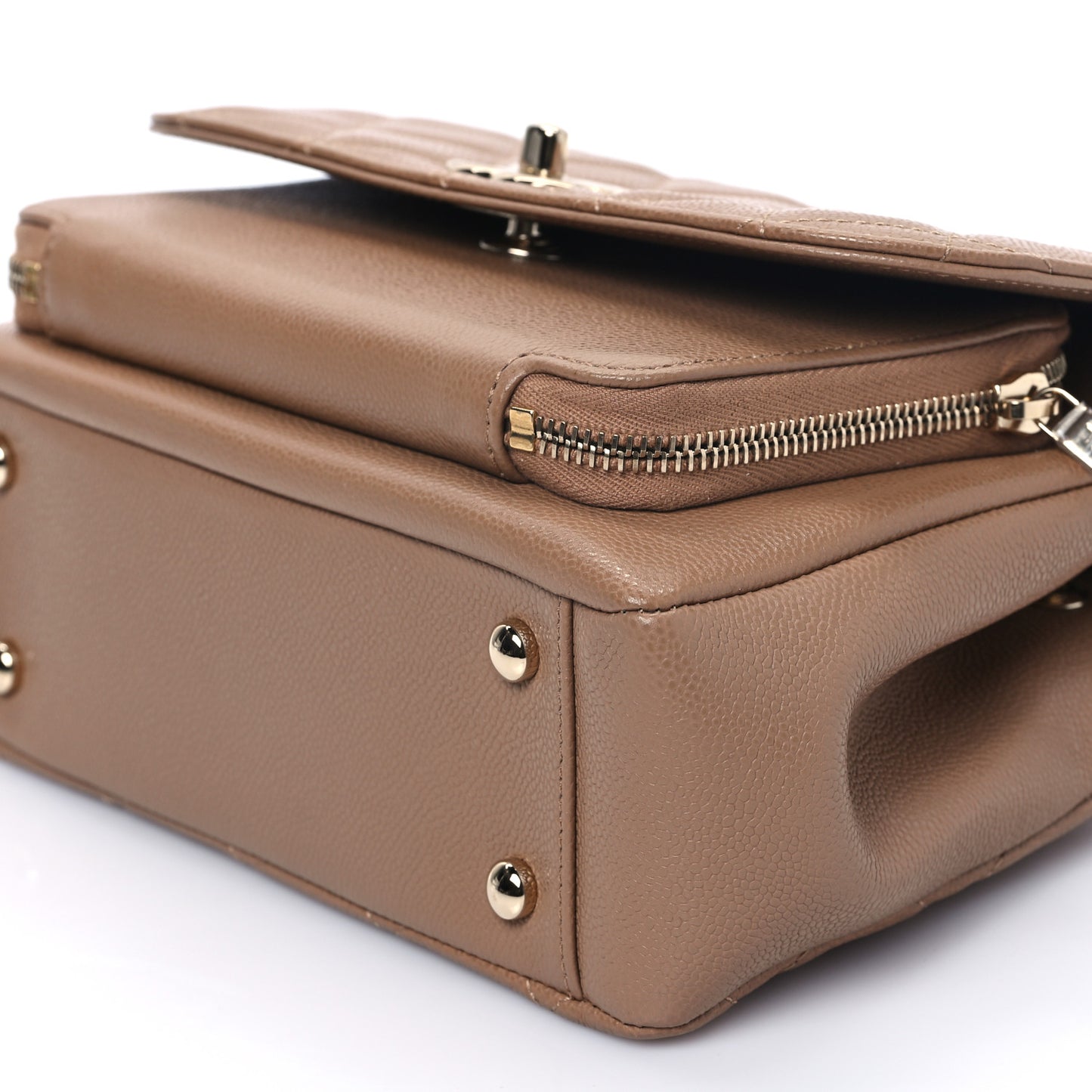 Caviar Quilted Medium Business Affinity Flap Beige