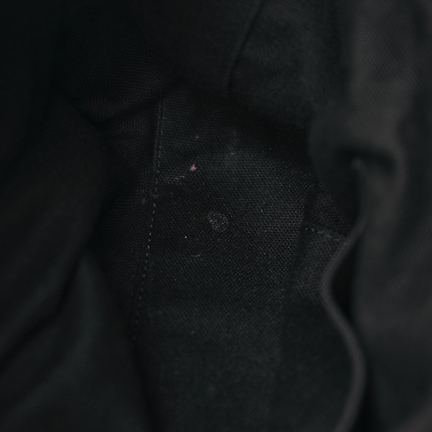 Pebbled Calfskin Medium Nightingale Black