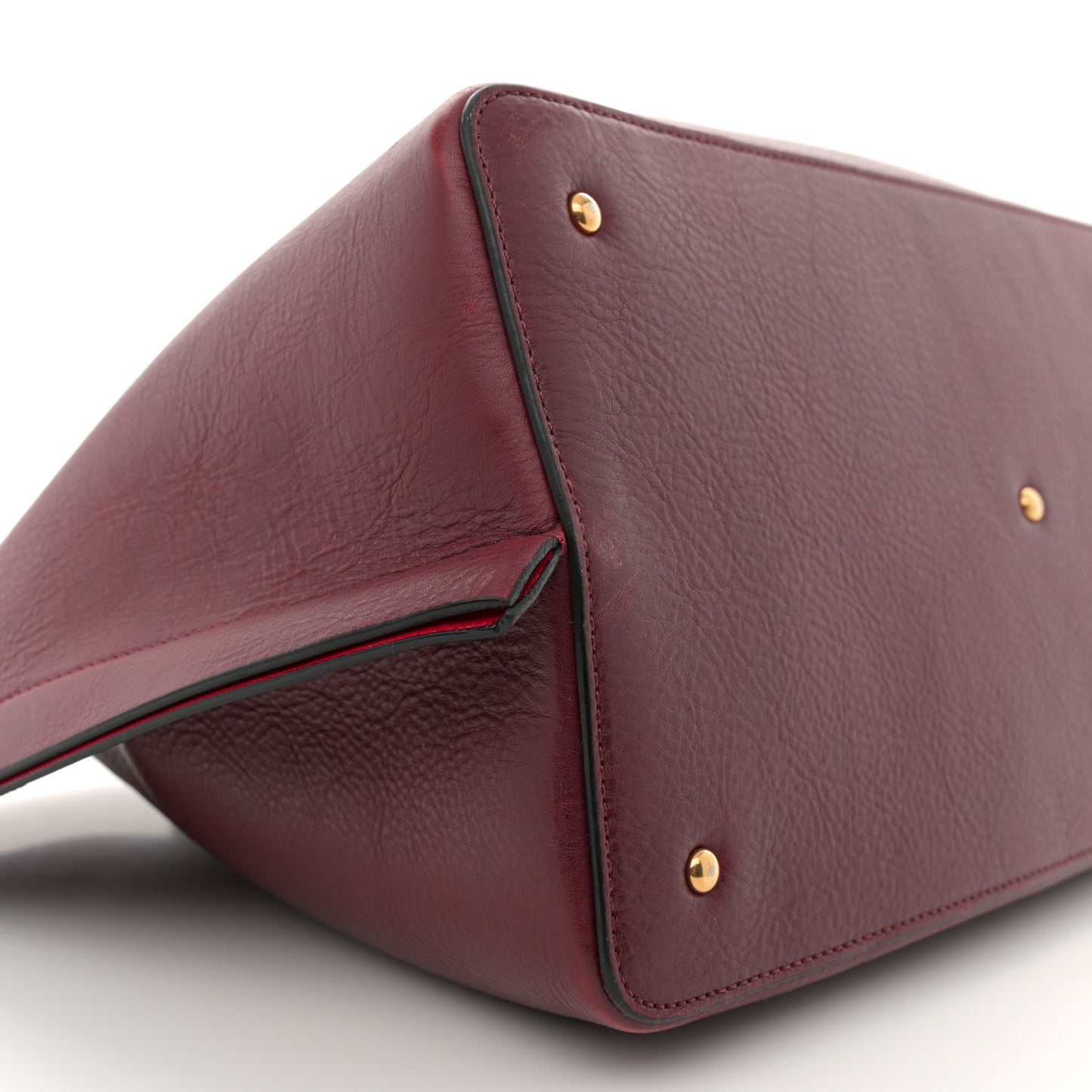 Grainy Calfskin Medium VLogo Escape Shopper Rubin