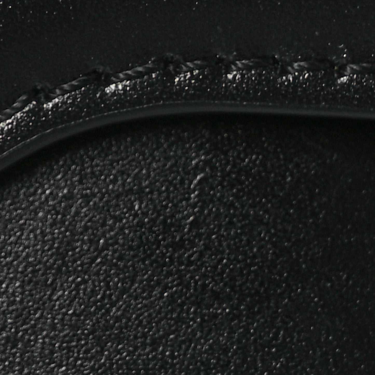 Satinated Calfskin Besace Small 16 Black