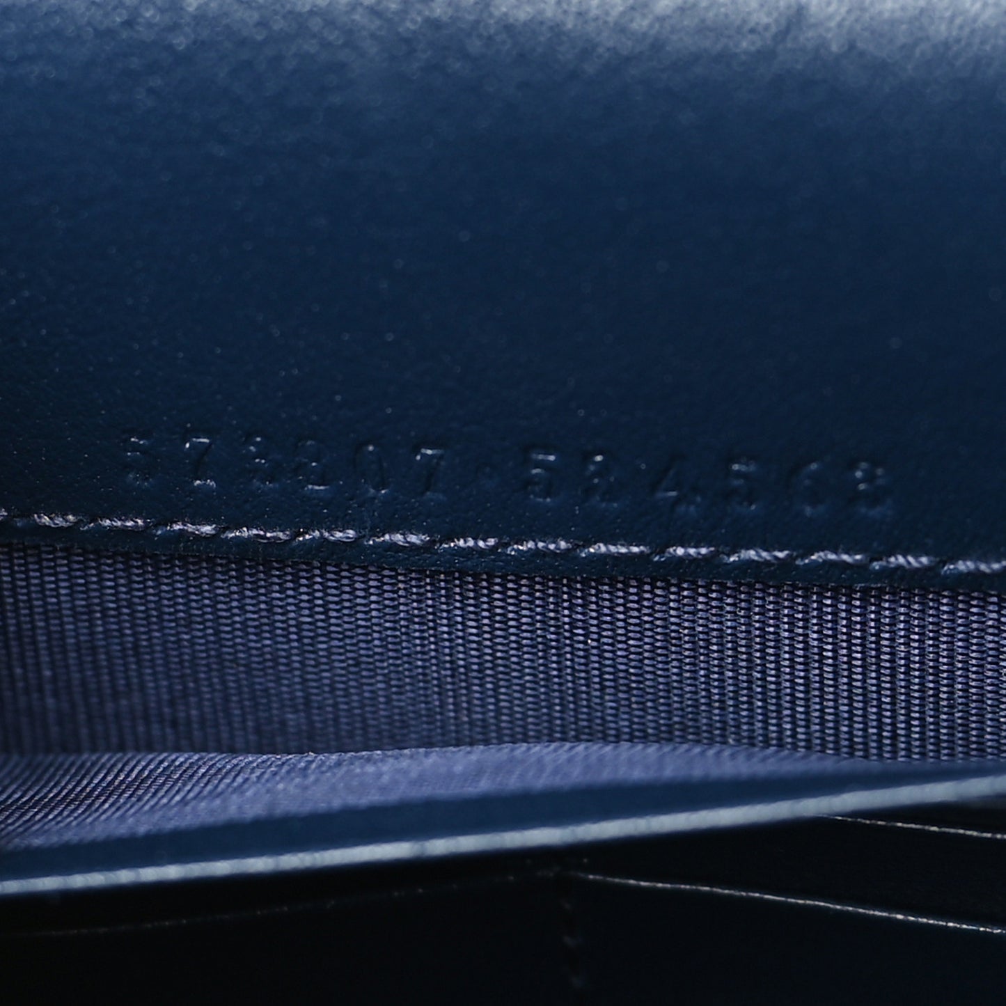 Vintage Effect Calfskin Matelasse Diagonal Torchon GG Marmont Chain Wallet Blue Agata Mystic White