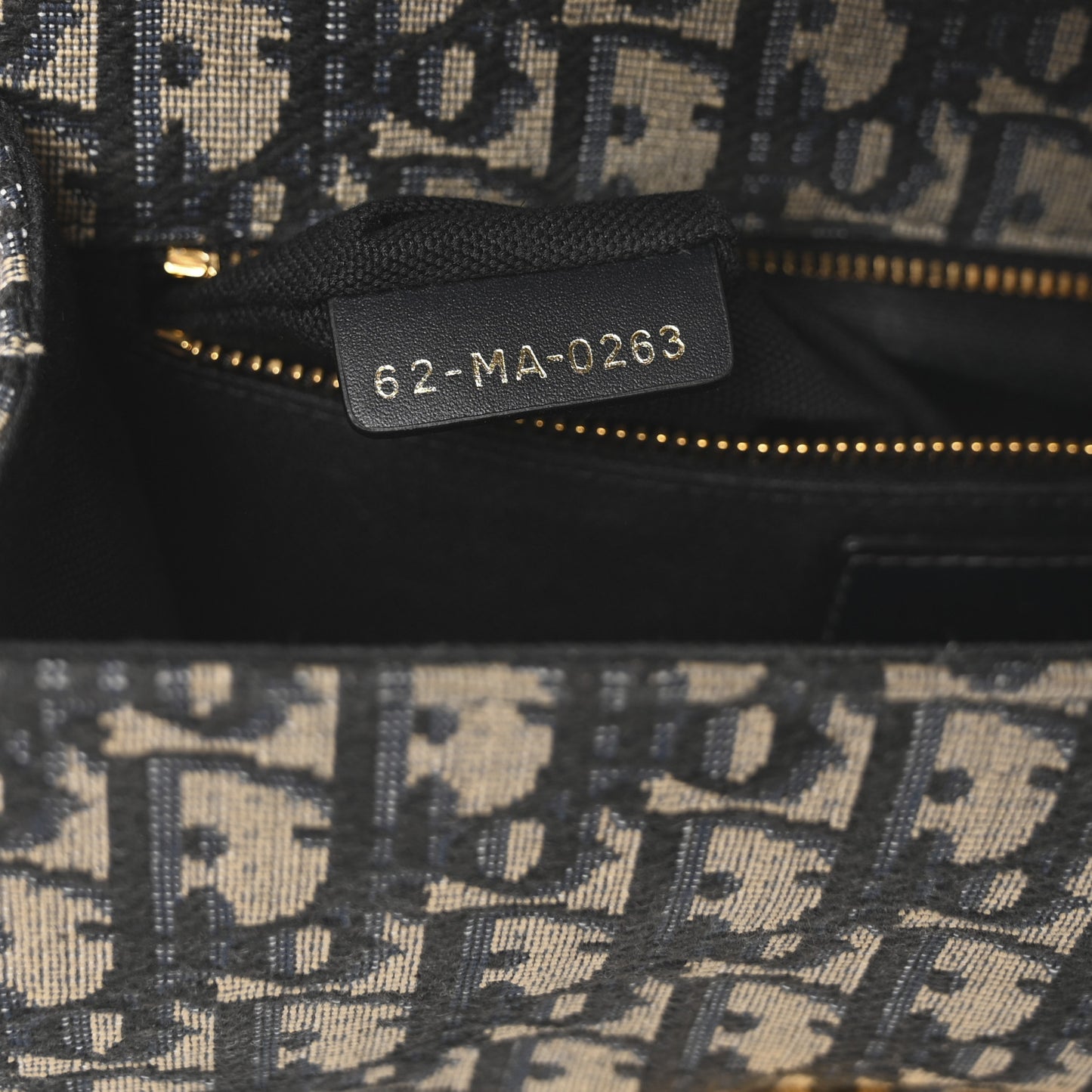 Oblique 30 Montaigne Chain Flap Bag Blue
