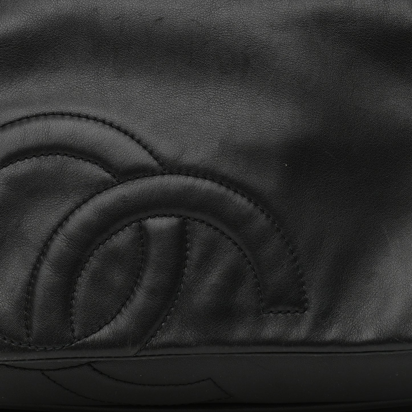 Calfskin Diagonal Ligne Flap Black