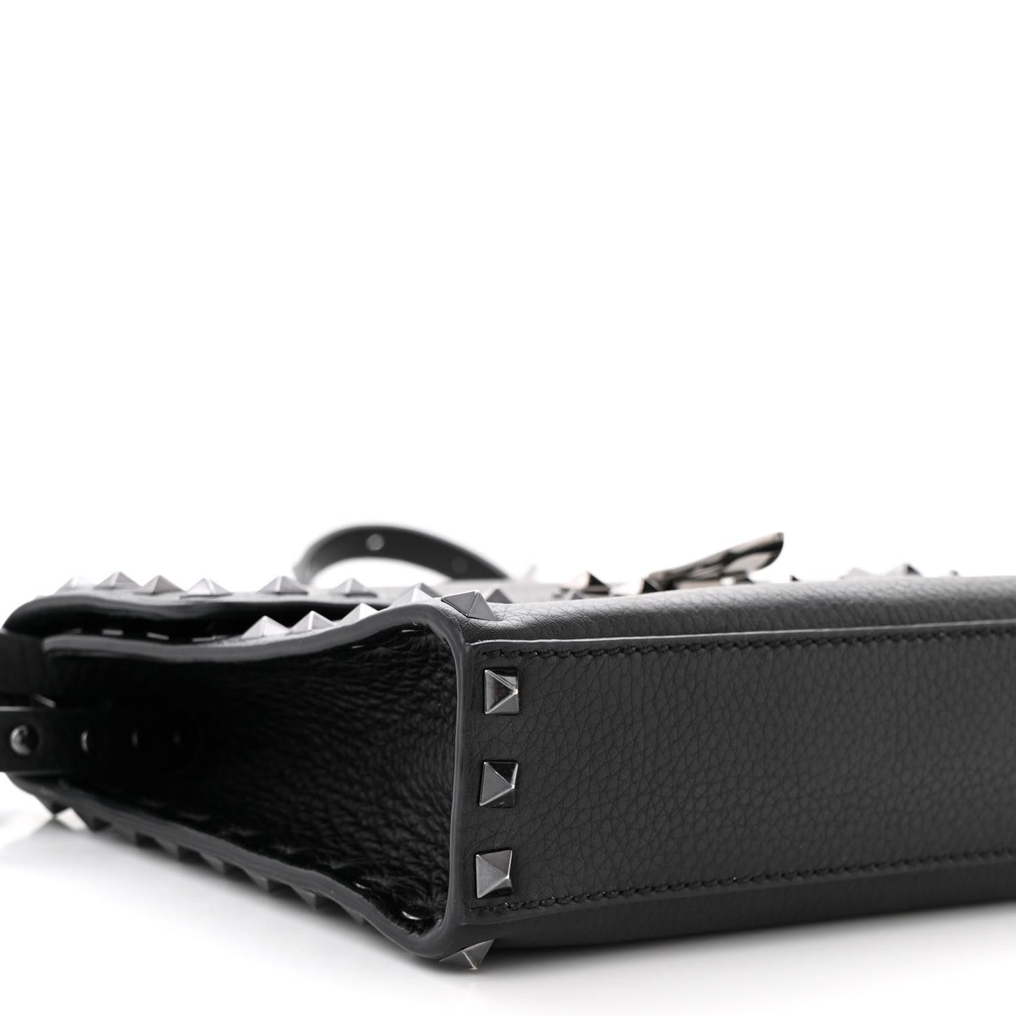 Pebbled Calfskin Monochrome Medium Rockstud Flip Lock Crossbody Bag Black