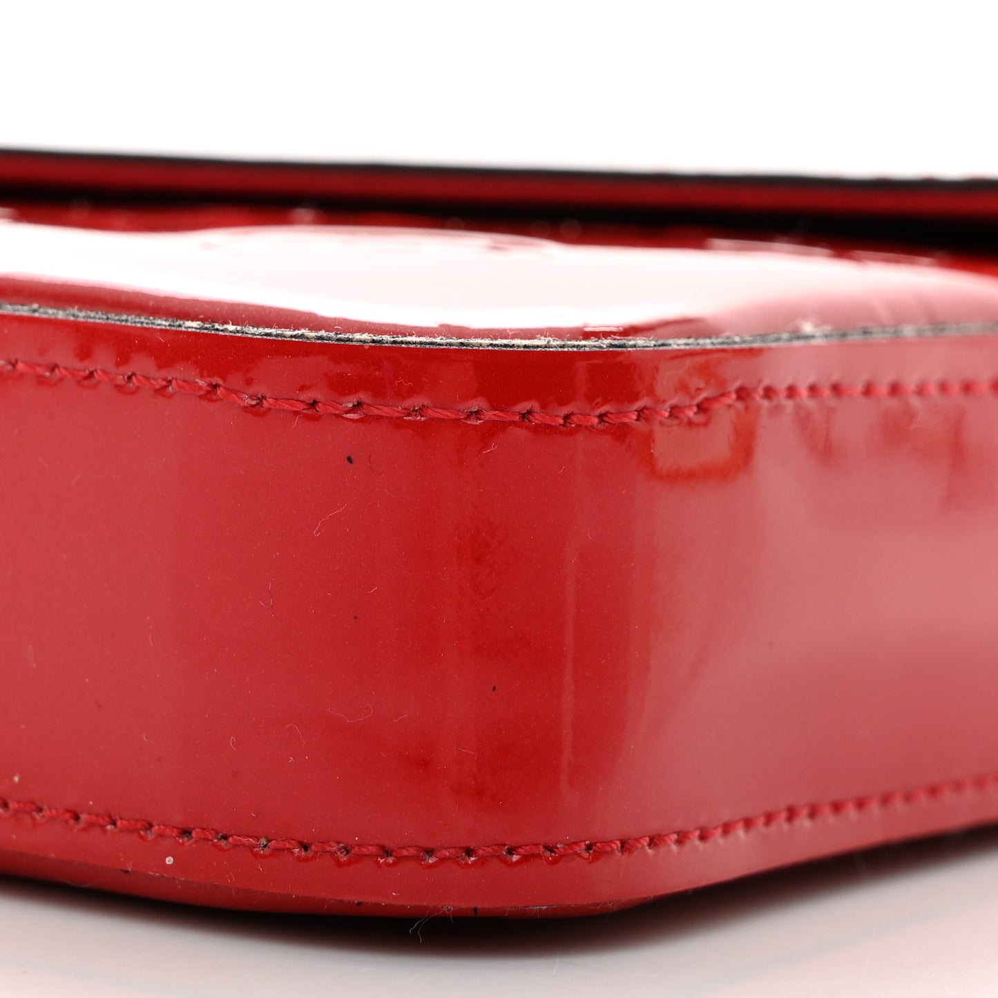 Vernis Felicie Pochette Chain Wallet Cherry
