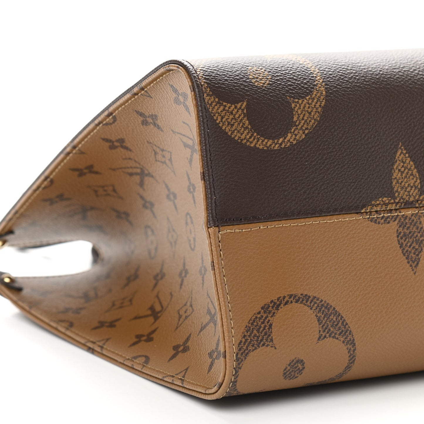 Reverse Monogram Giant Onthego MM