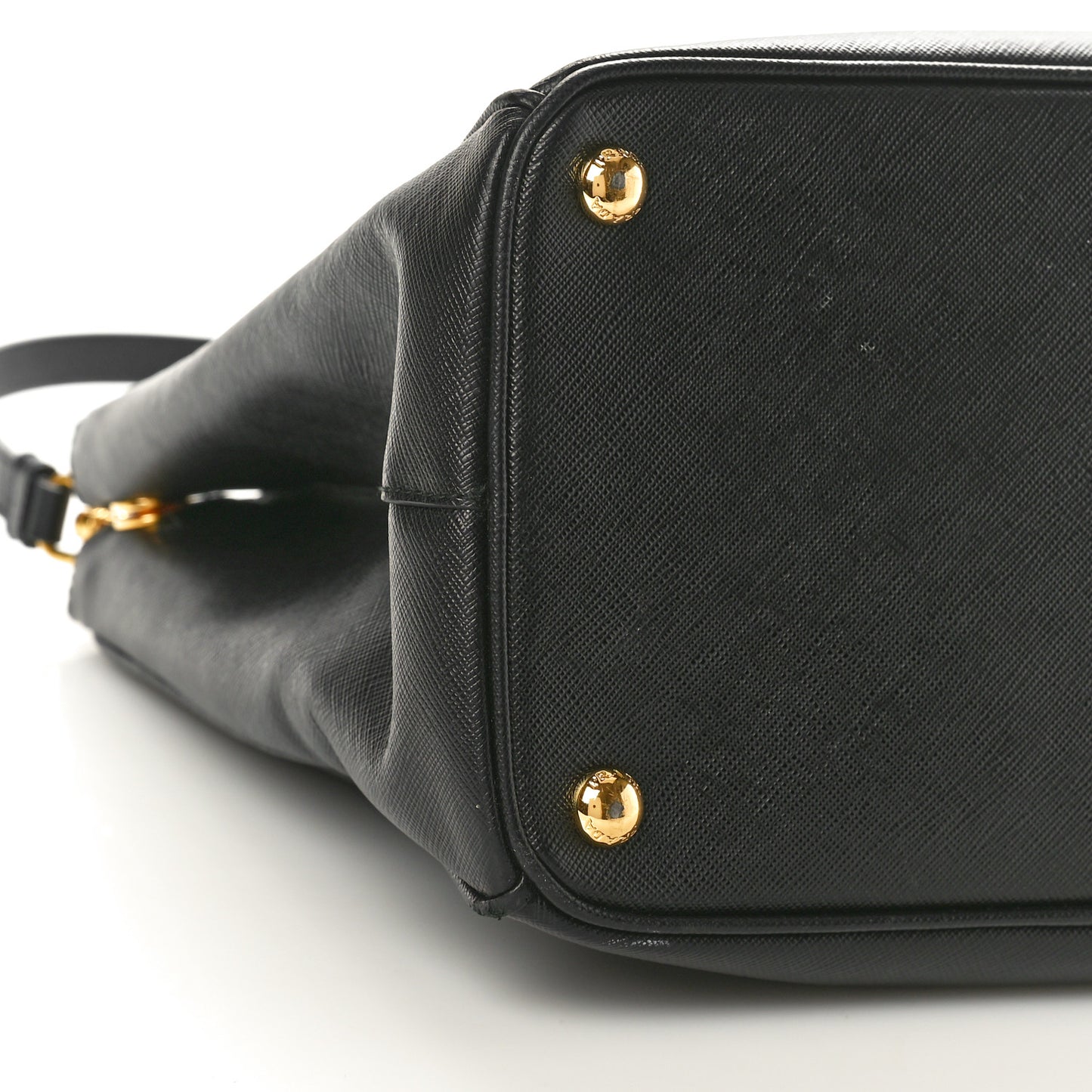 Saffiano Medium Galleria Double Zip Tote Black