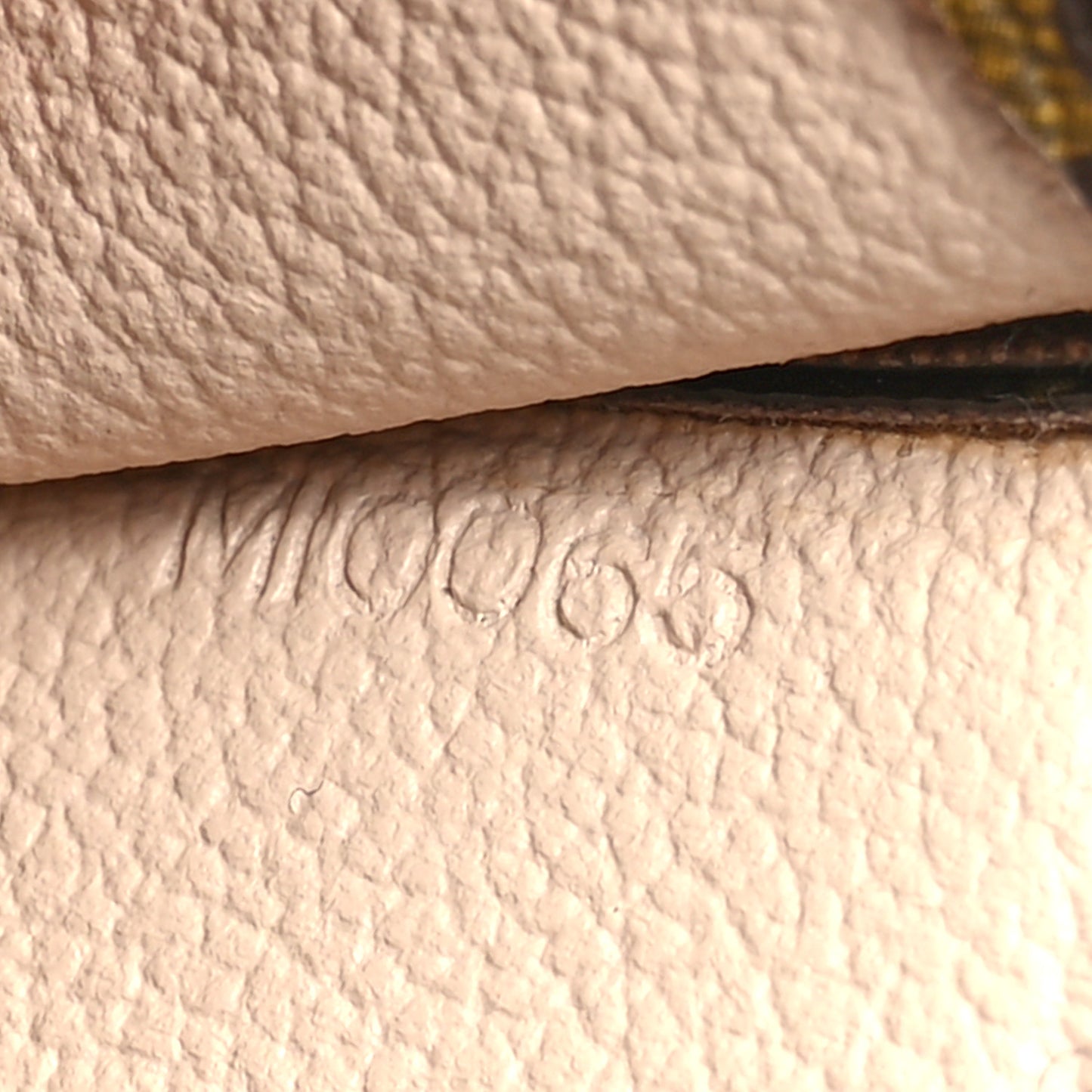 Monogram Sac Plat