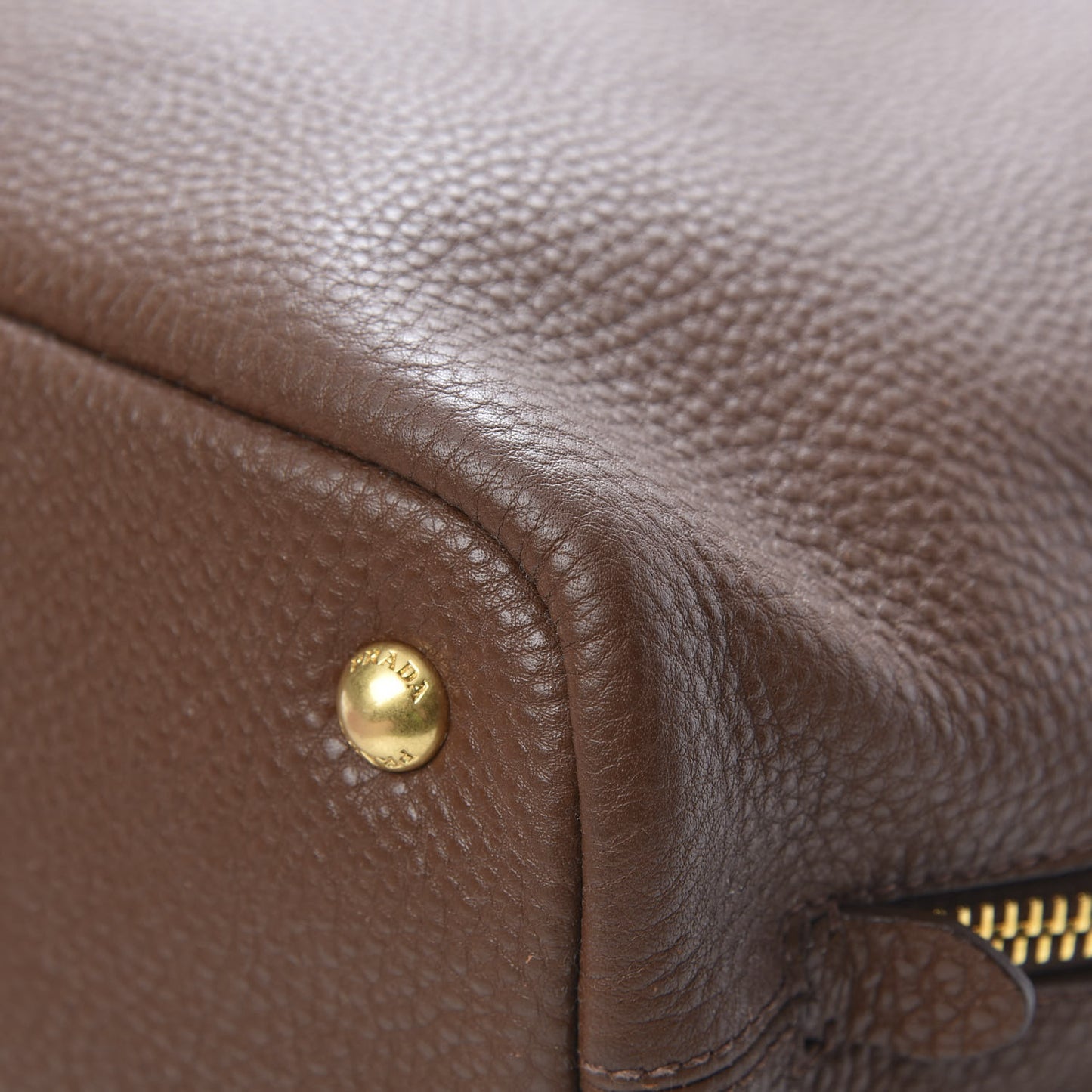 Vitello Daino Side Zip Tote Tabacco
