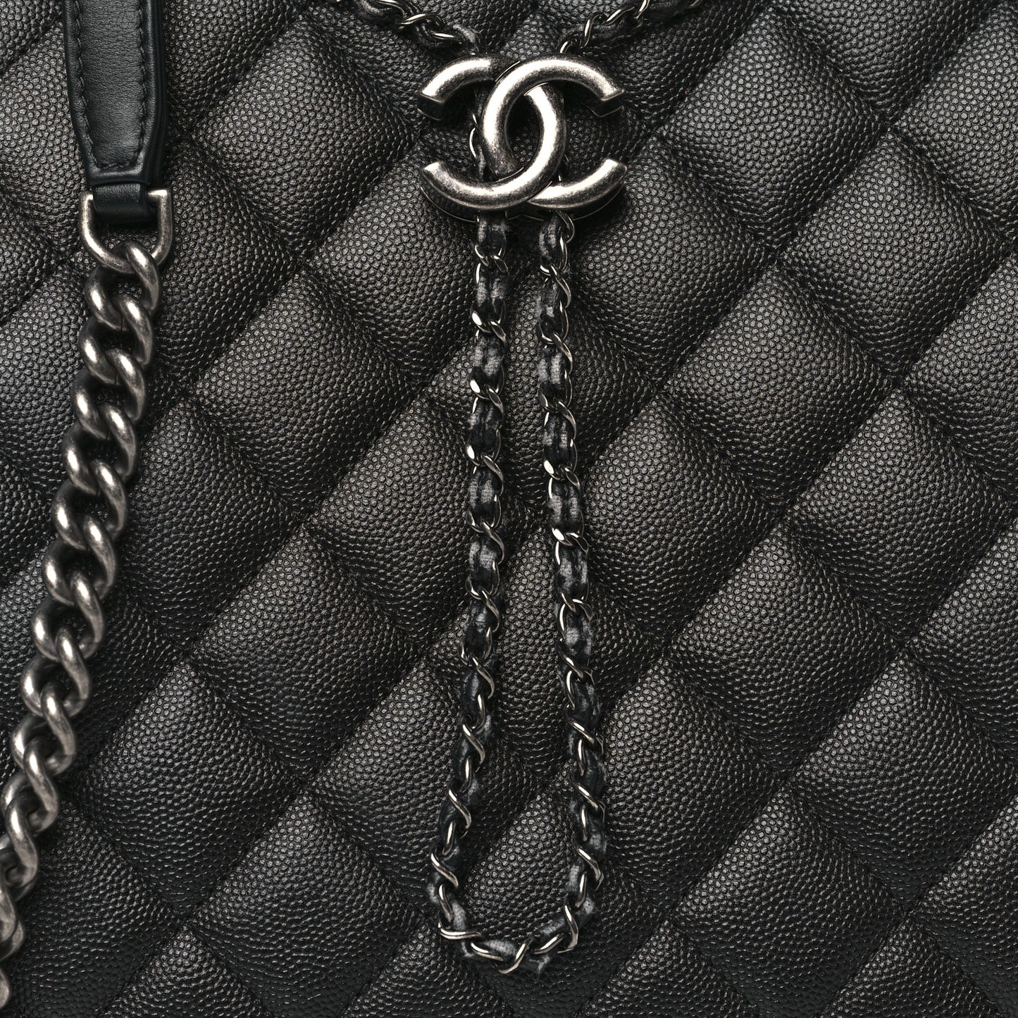 Caviar Quilted Medium CC Bucket Bag Black