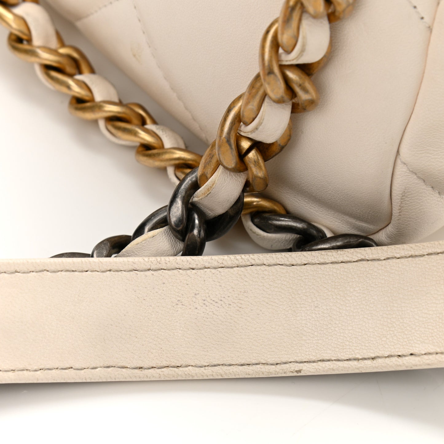 Lambskin Quilted Medium Chanel 19 Flap White