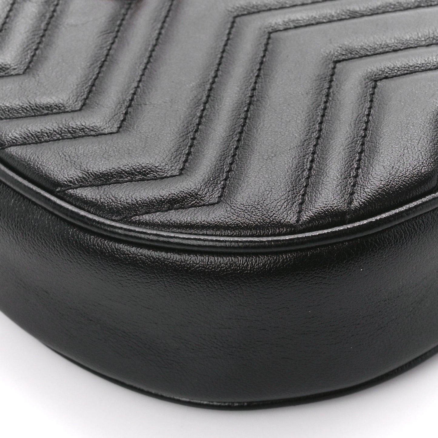 Azalea Calfskin Matelasse Heart Mini GG Marmont Round Shoulder Bag Black