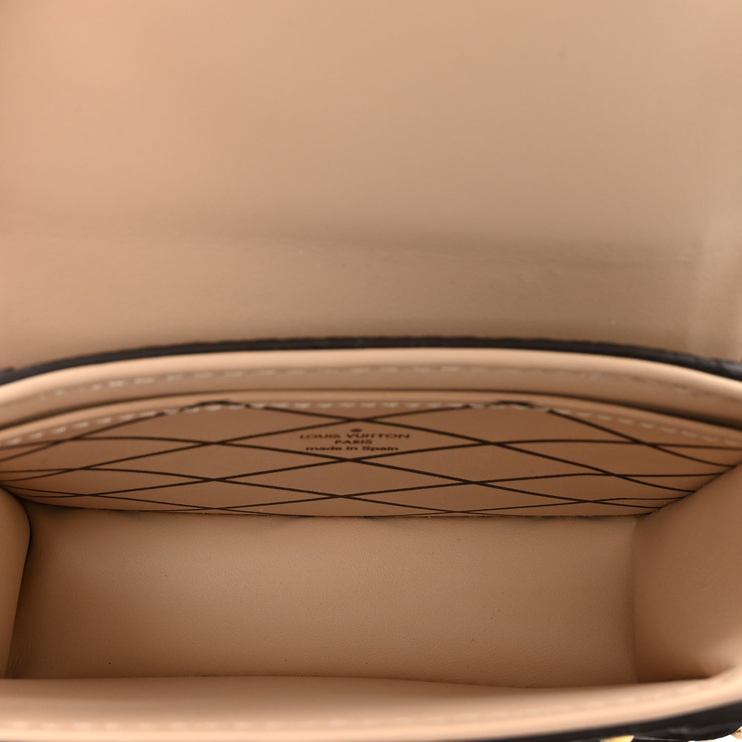 Reverse Monogram Essential Trunk NM